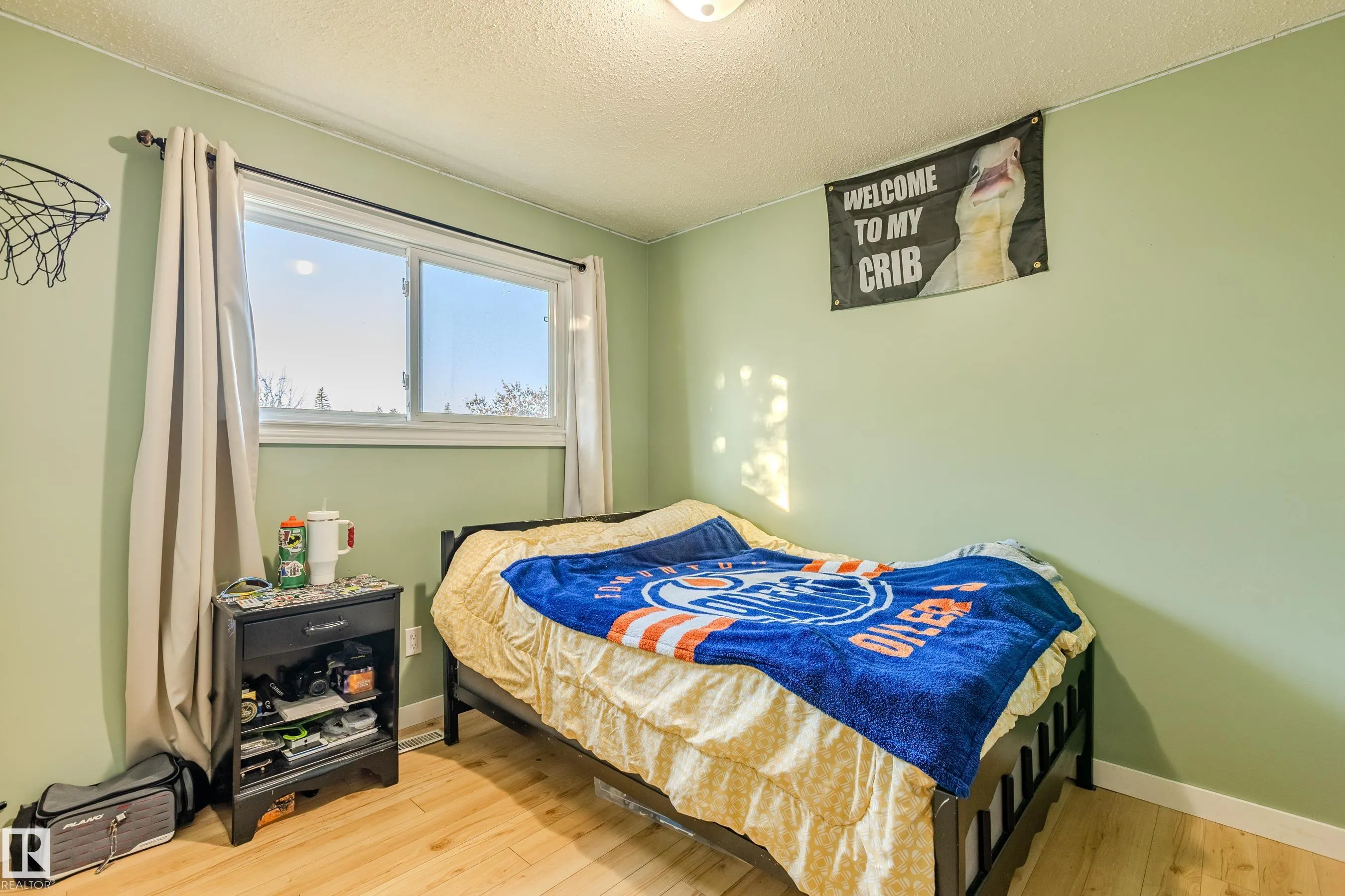 9713 100 Avenue