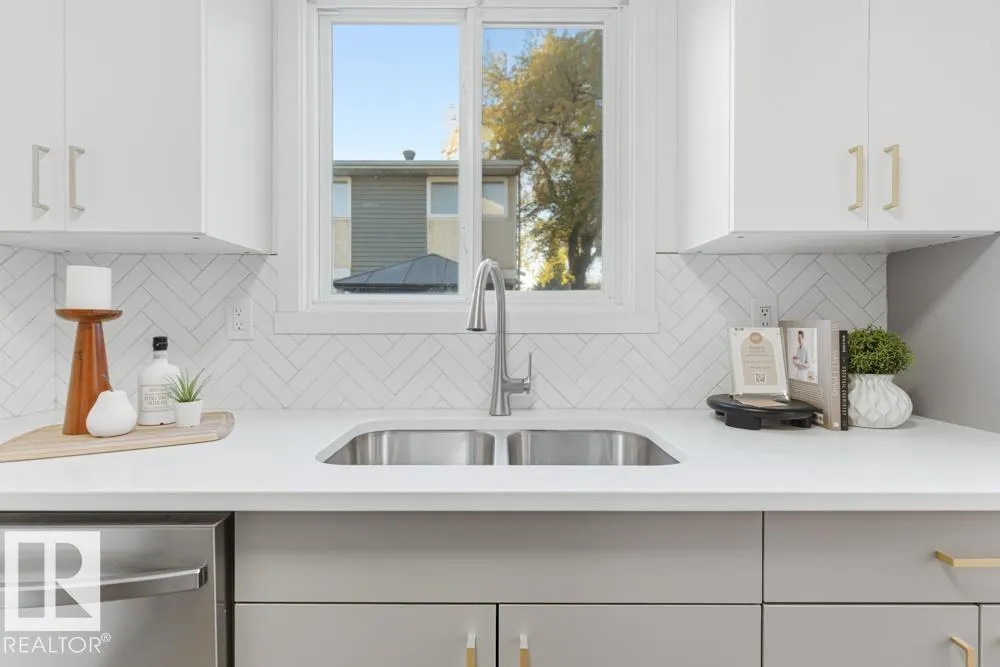 12G CLAREVIEW Village