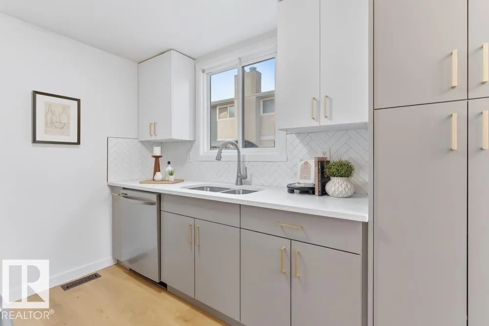 12G CLAREVIEW Village