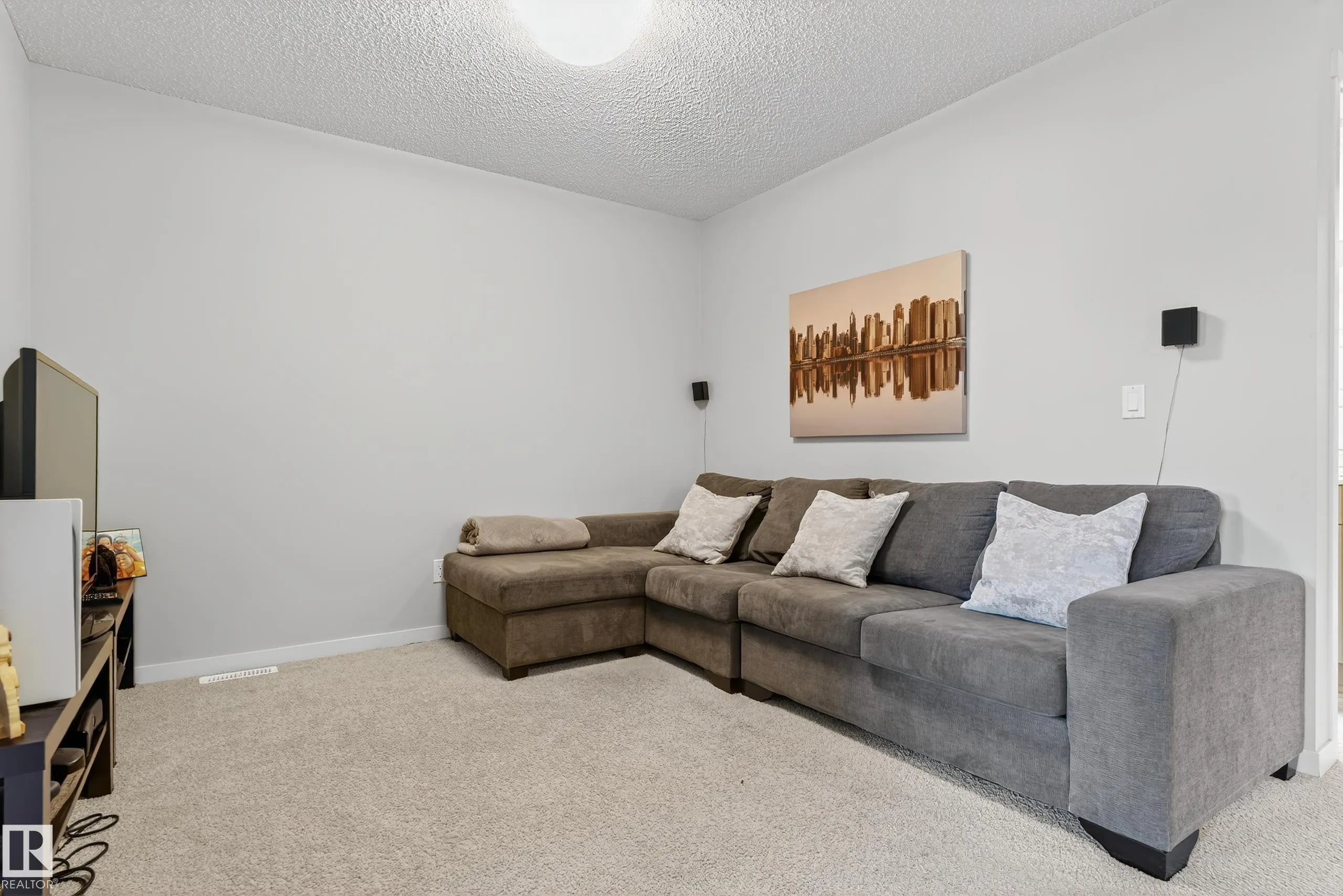 1536 22 ST NW