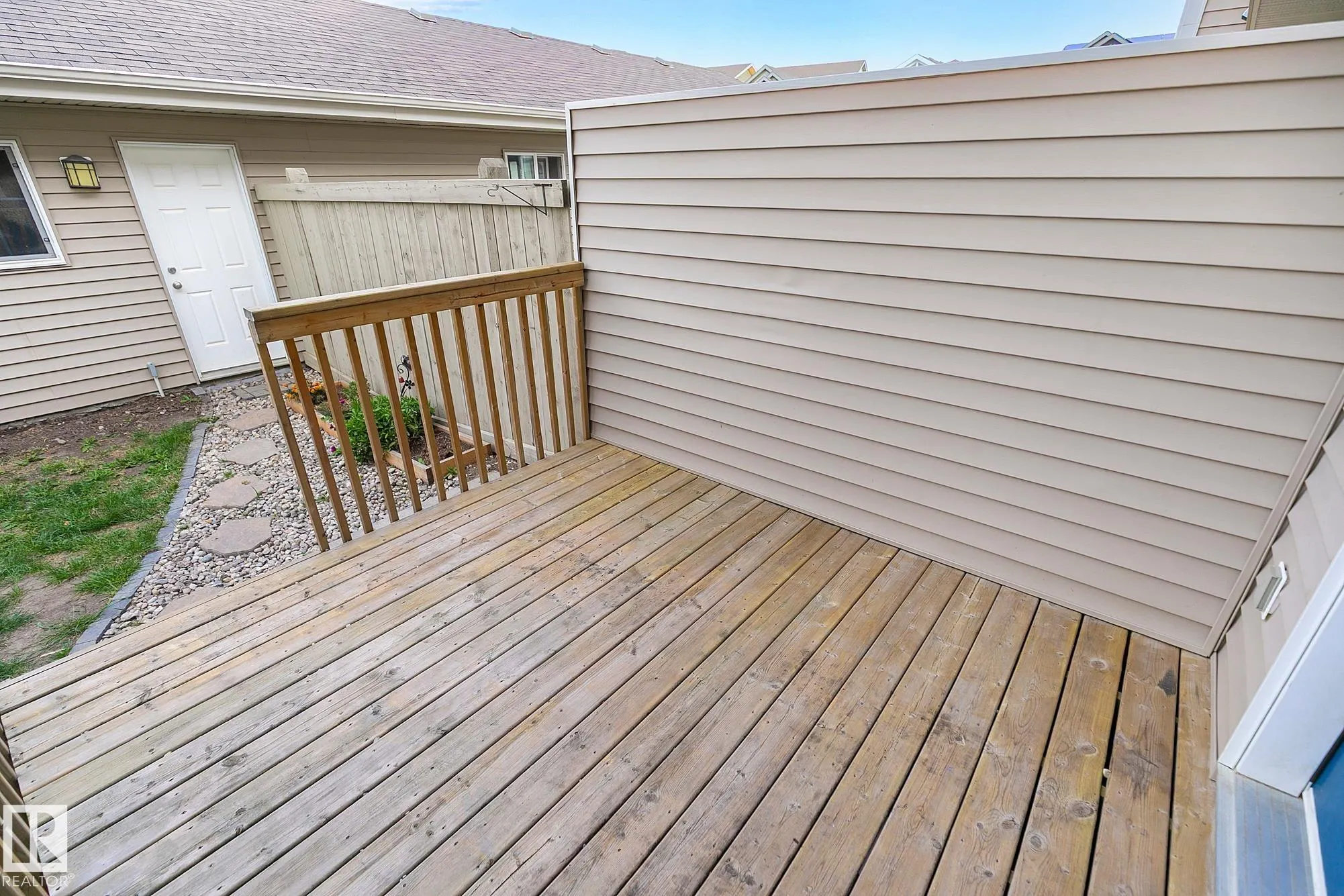 7388 EDGEMONT Way