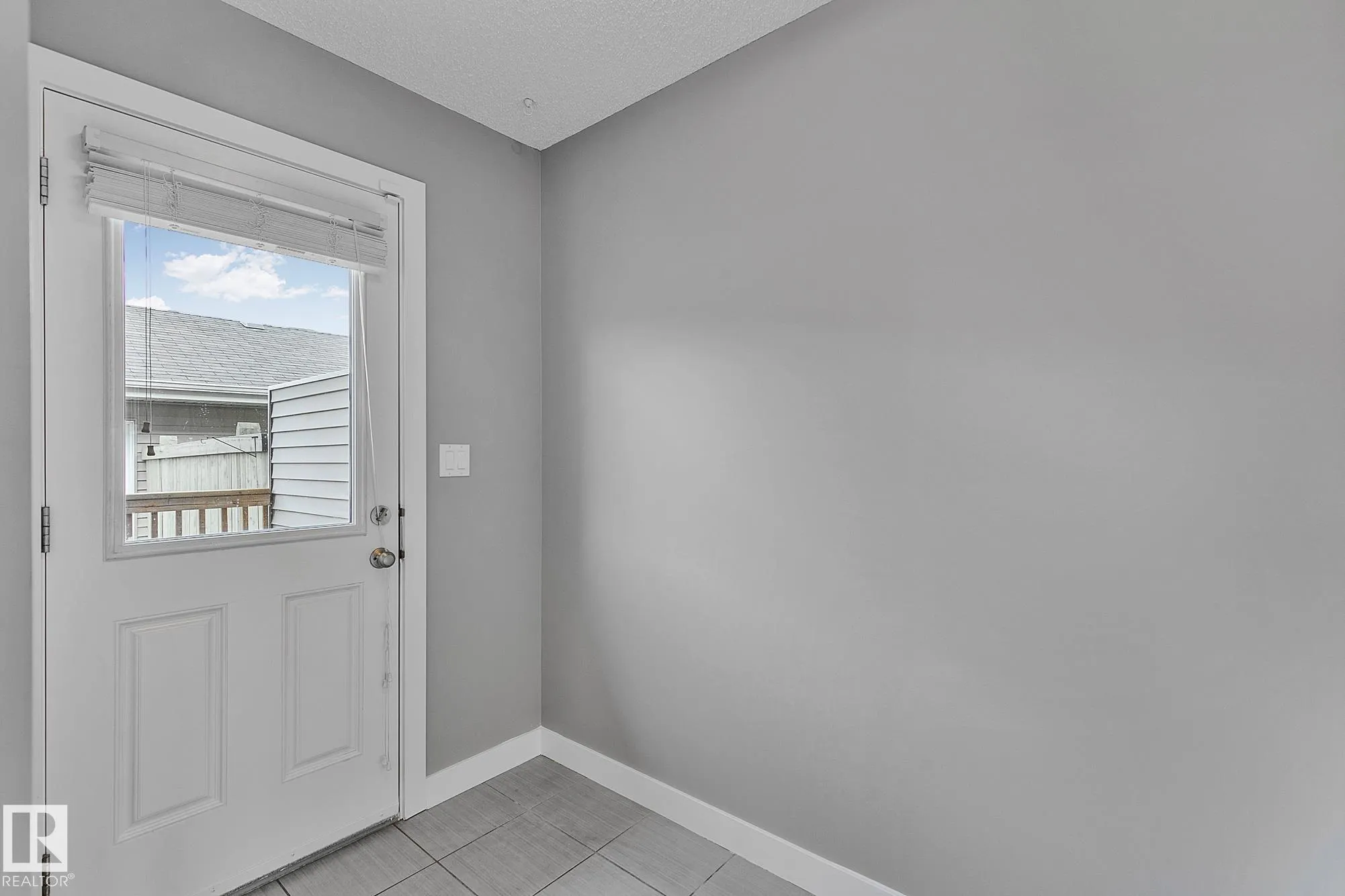 7388 EDGEMONT Way