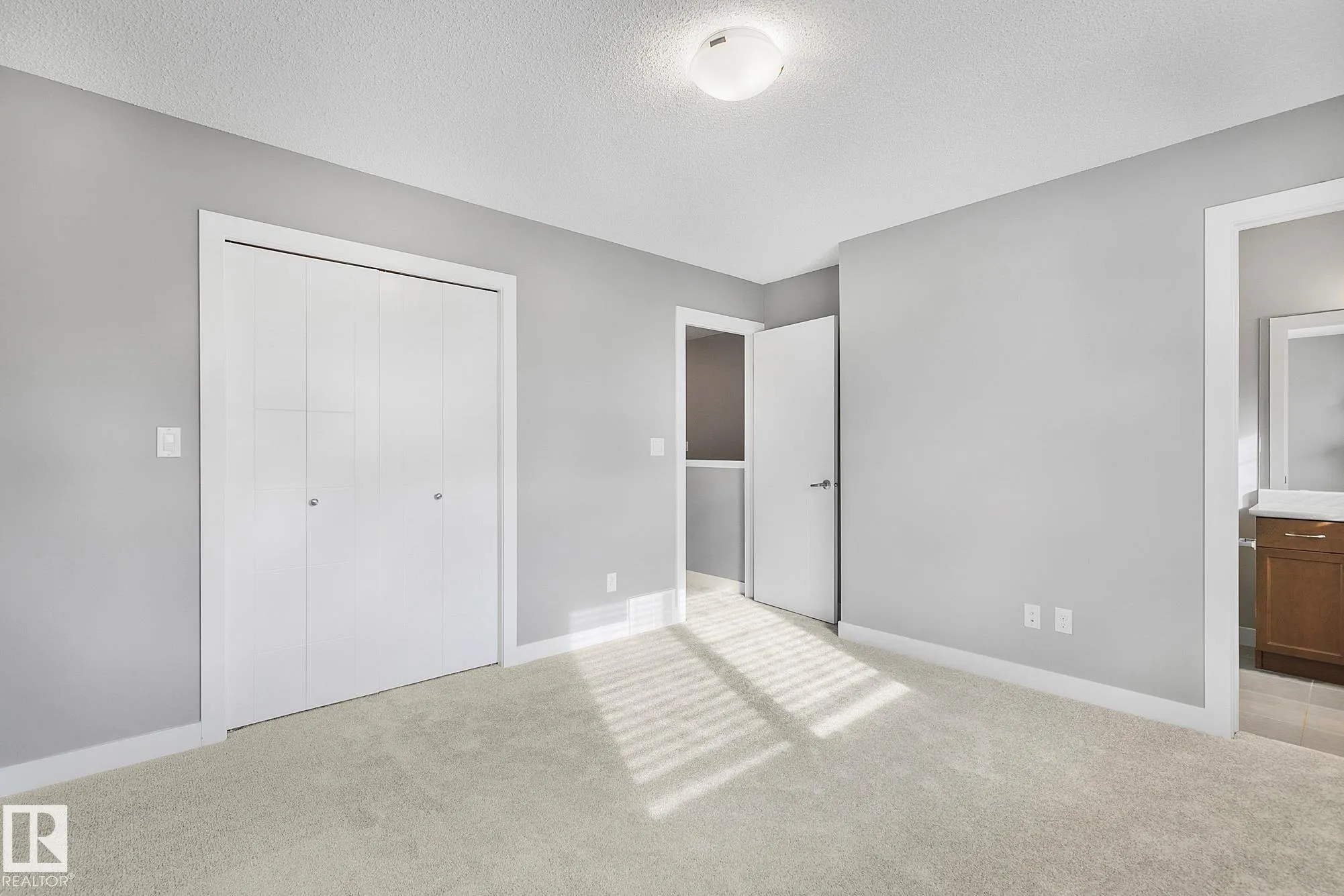 7388 EDGEMONT Way