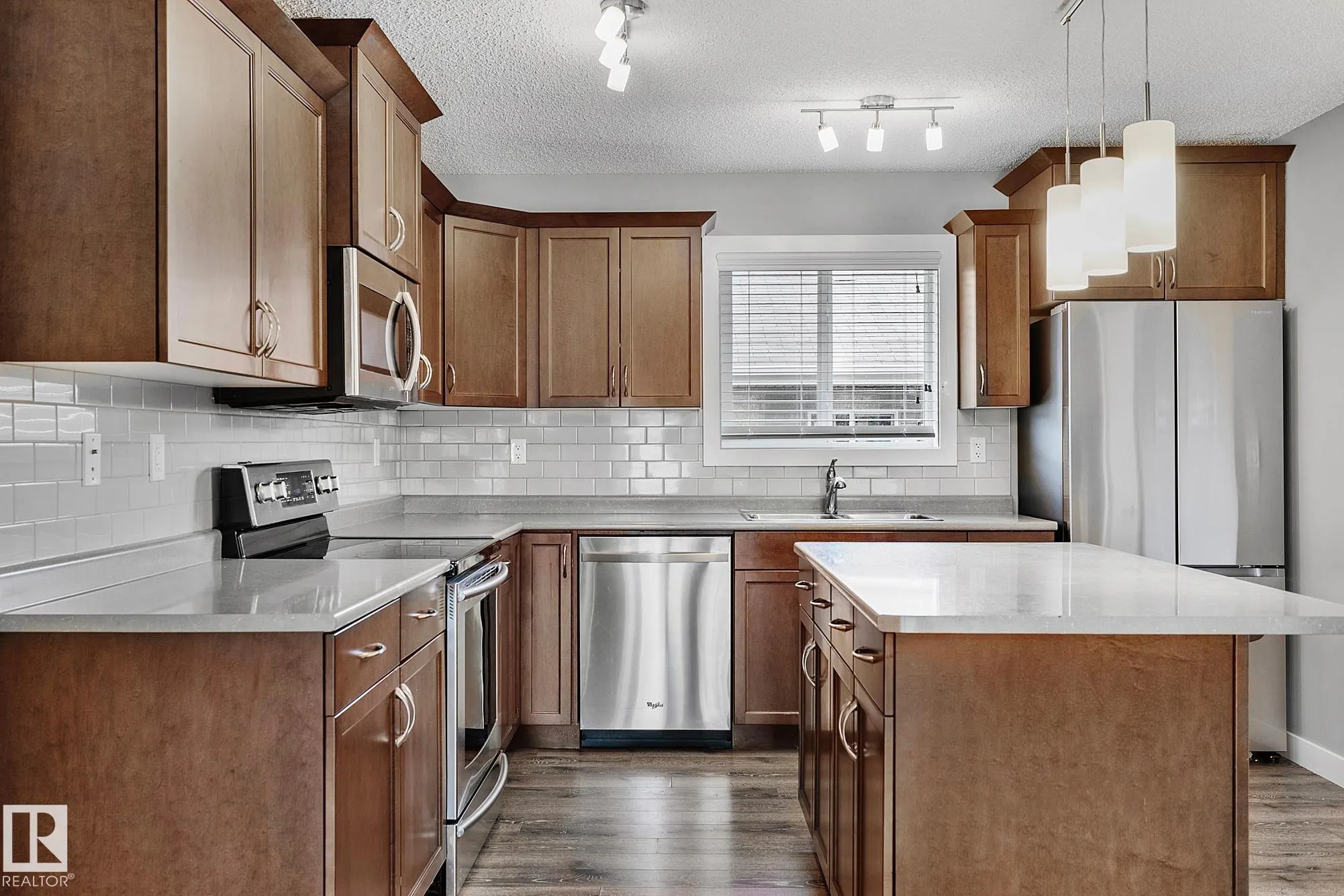7388 EDGEMONT Way