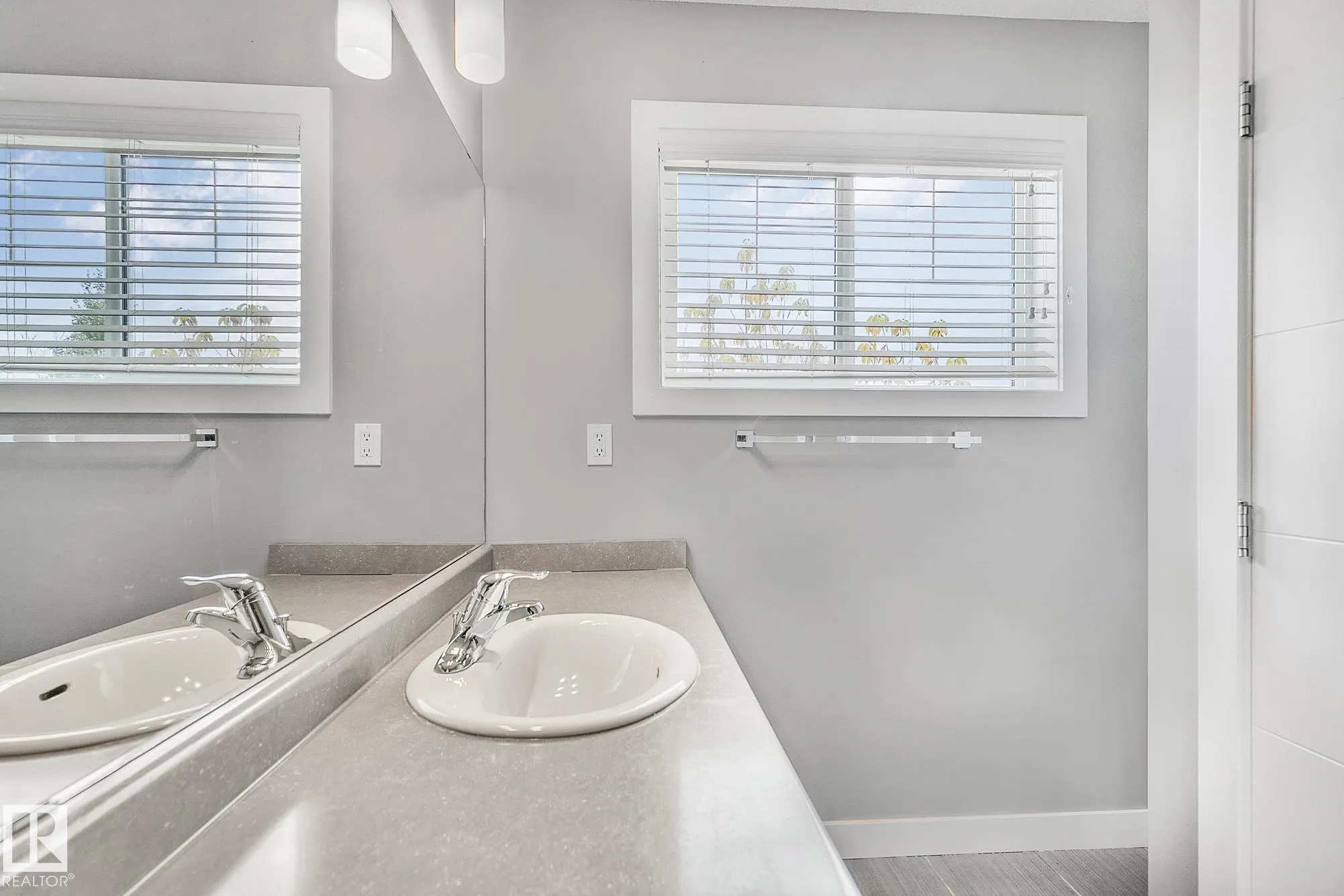 7388 EDGEMONT Way