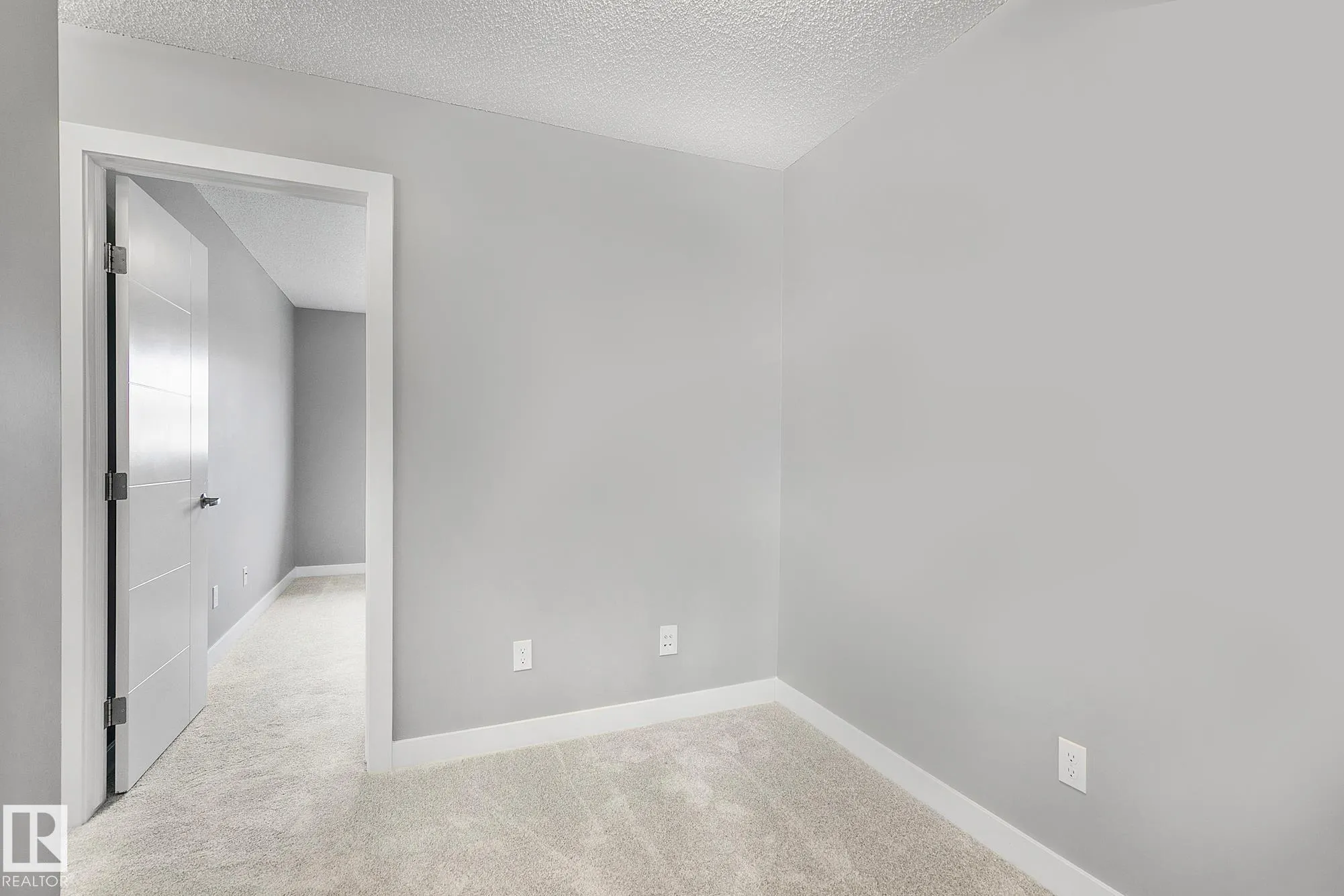 7388 EDGEMONT Way