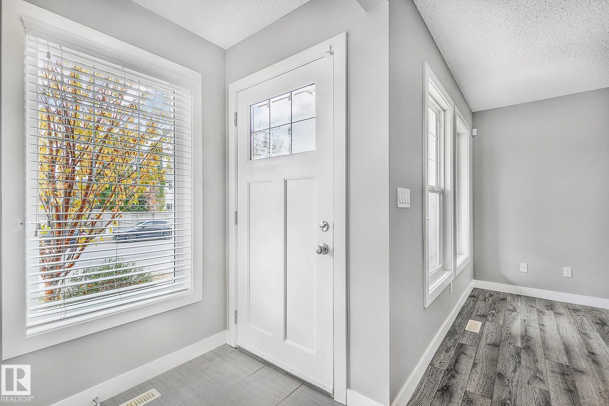 7388 EDGEMONT Way