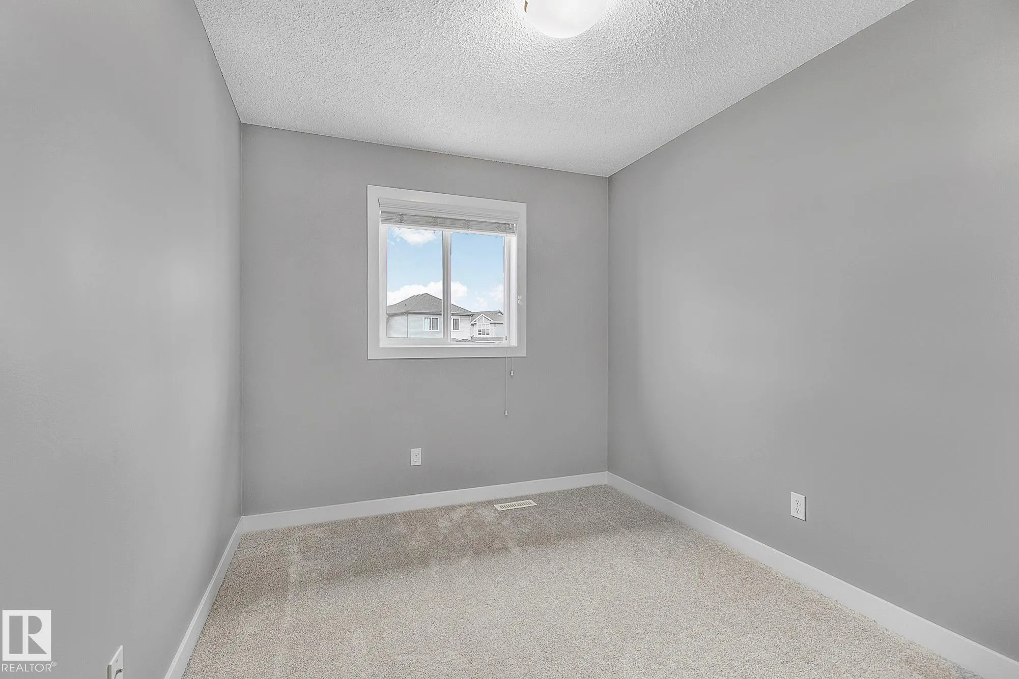 7388 EDGEMONT Way