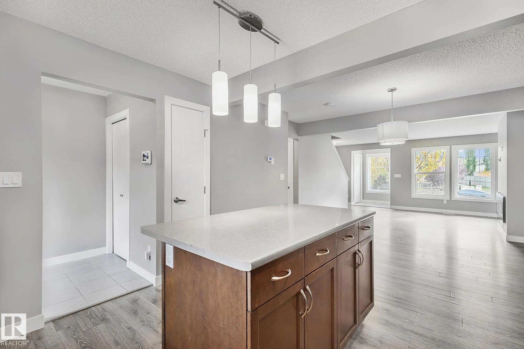 7388 EDGEMONT Way