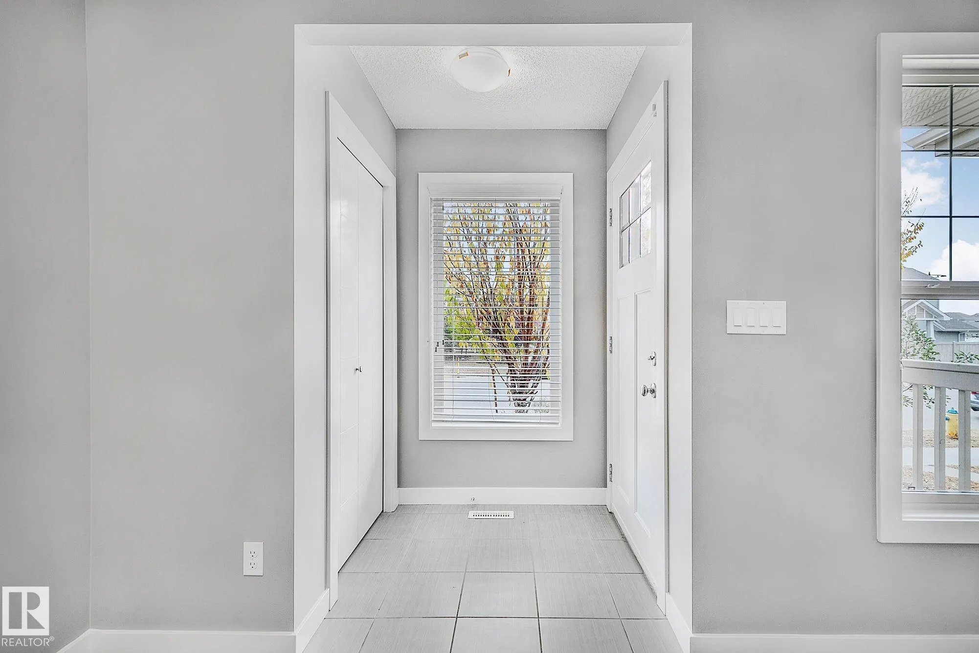7388 EDGEMONT Way