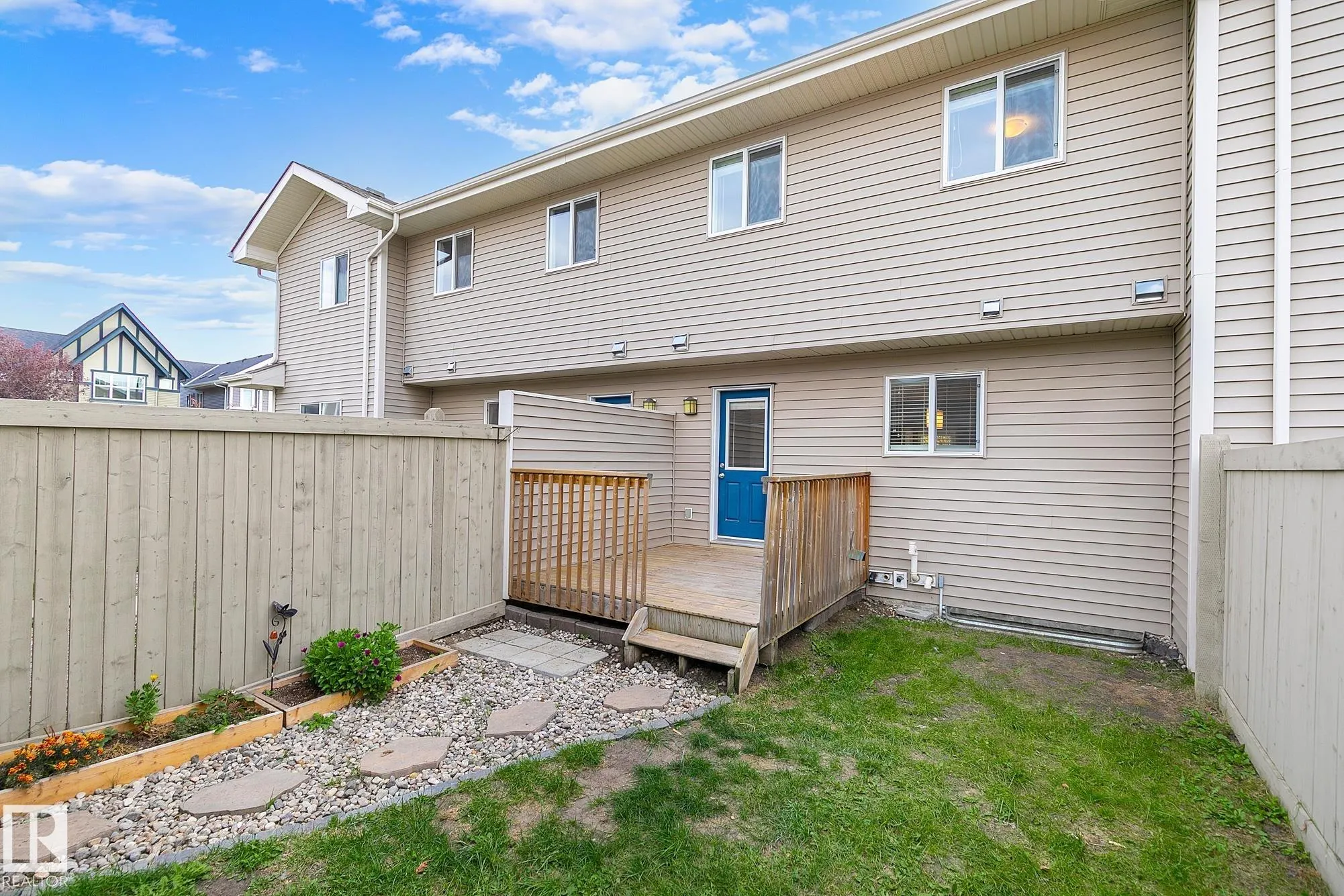 7388 EDGEMONT Way