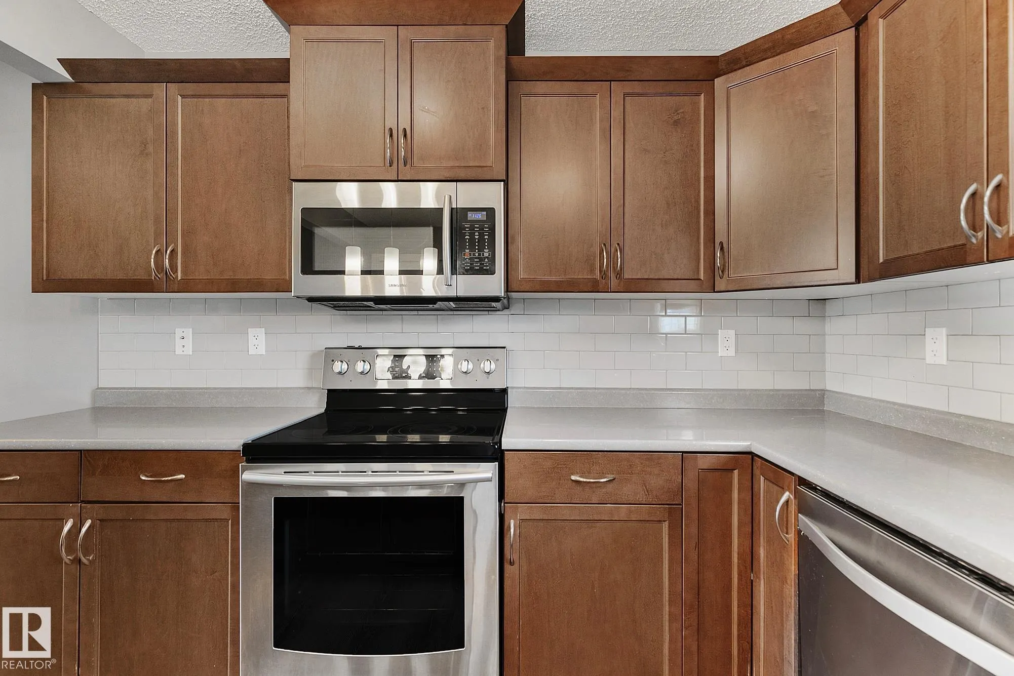 7388 EDGEMONT Way