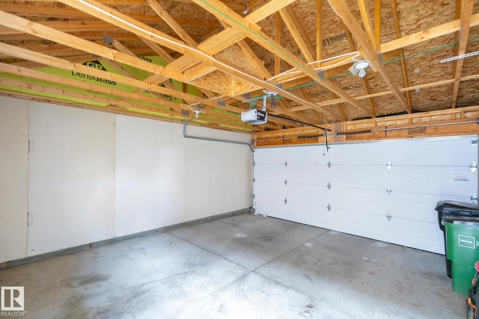 7388 EDGEMONT Way