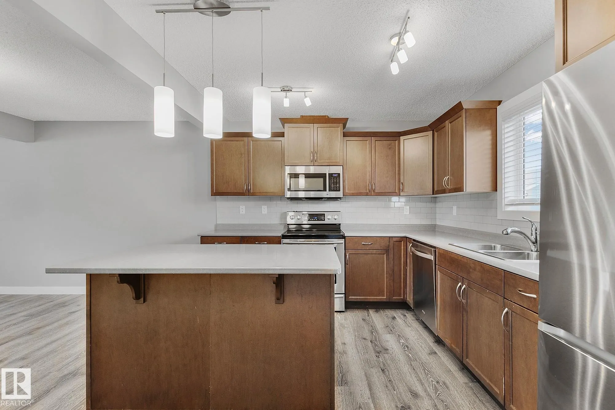7388 EDGEMONT Way