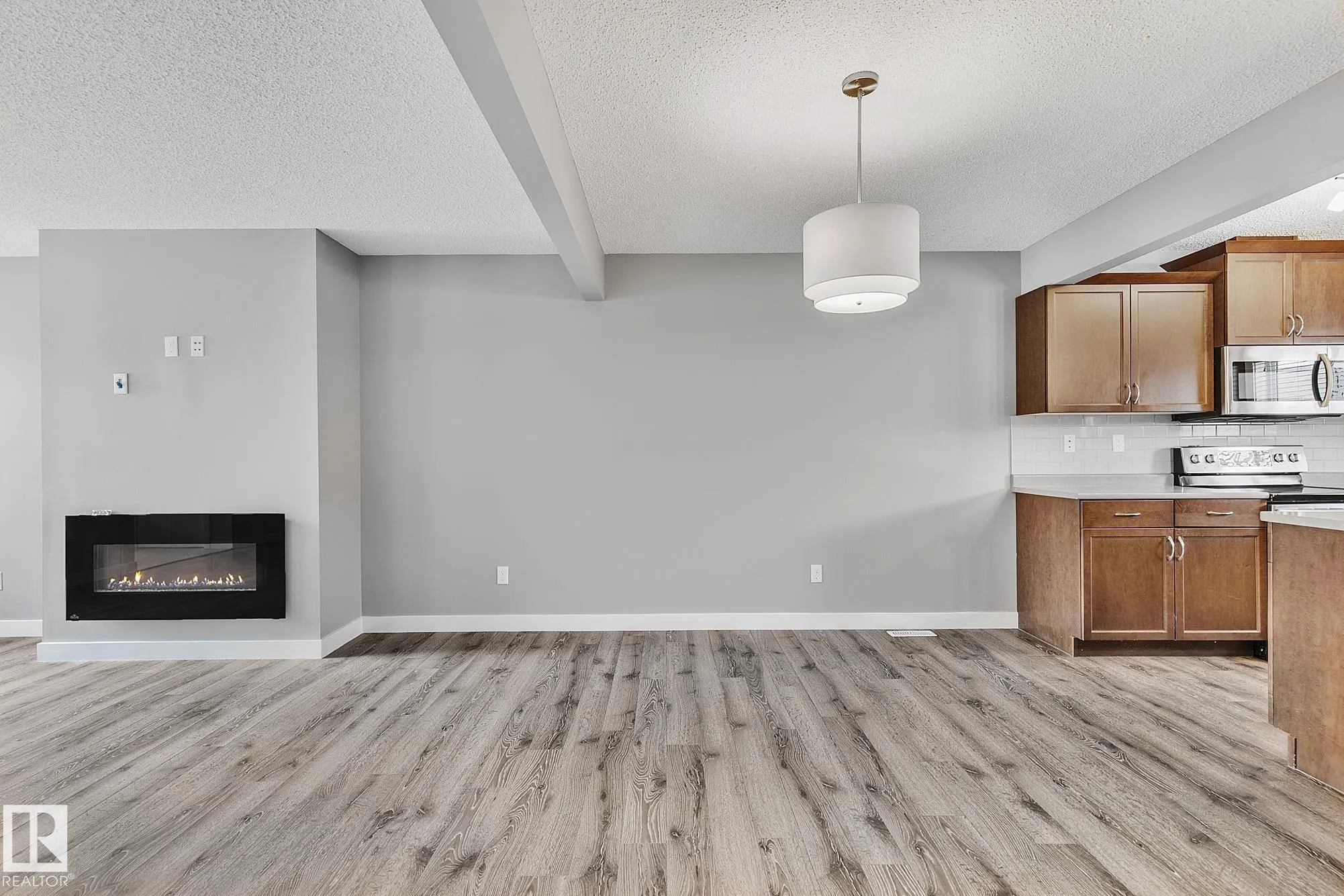 7388 EDGEMONT Way
