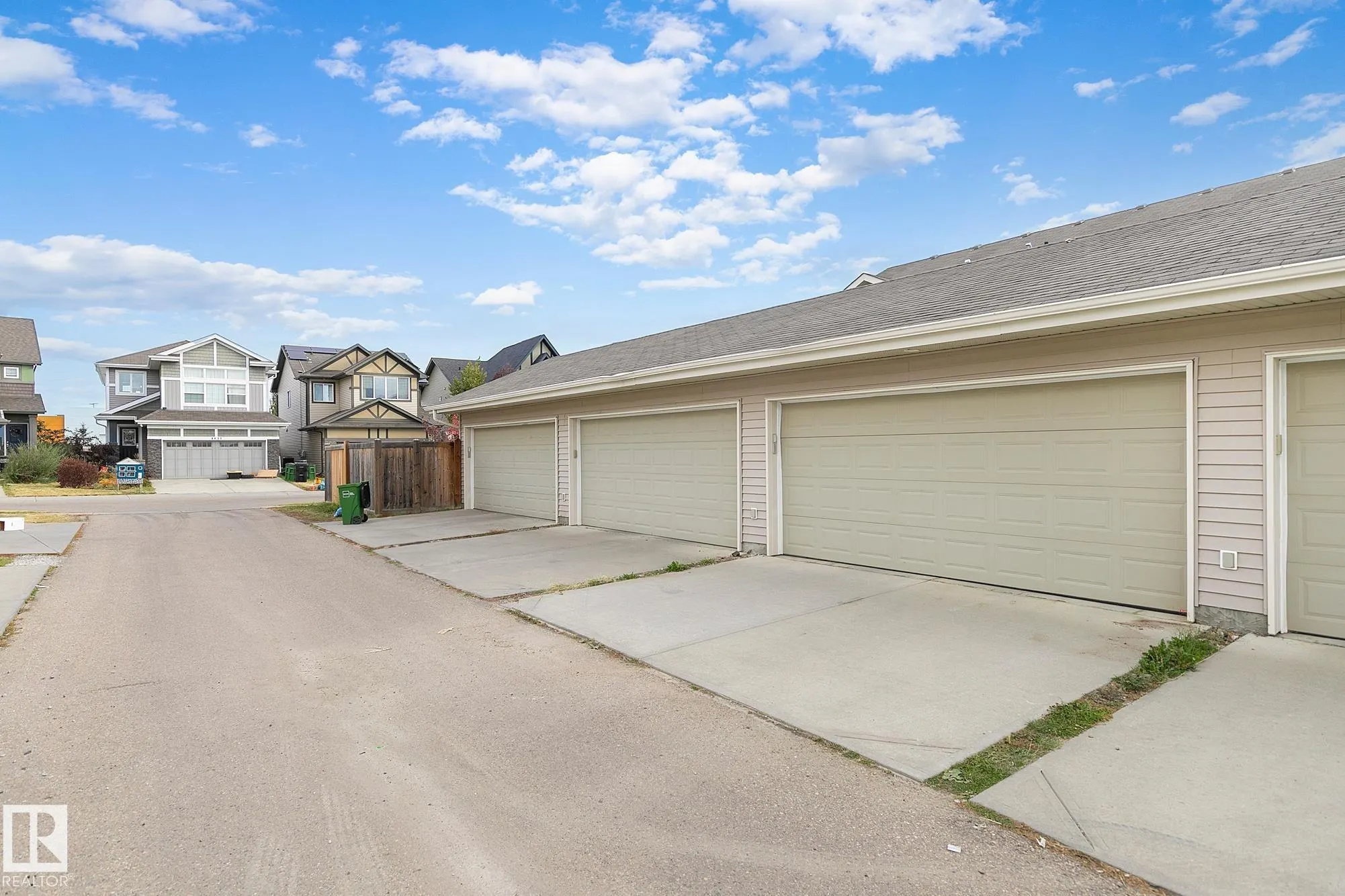 7388 EDGEMONT Way