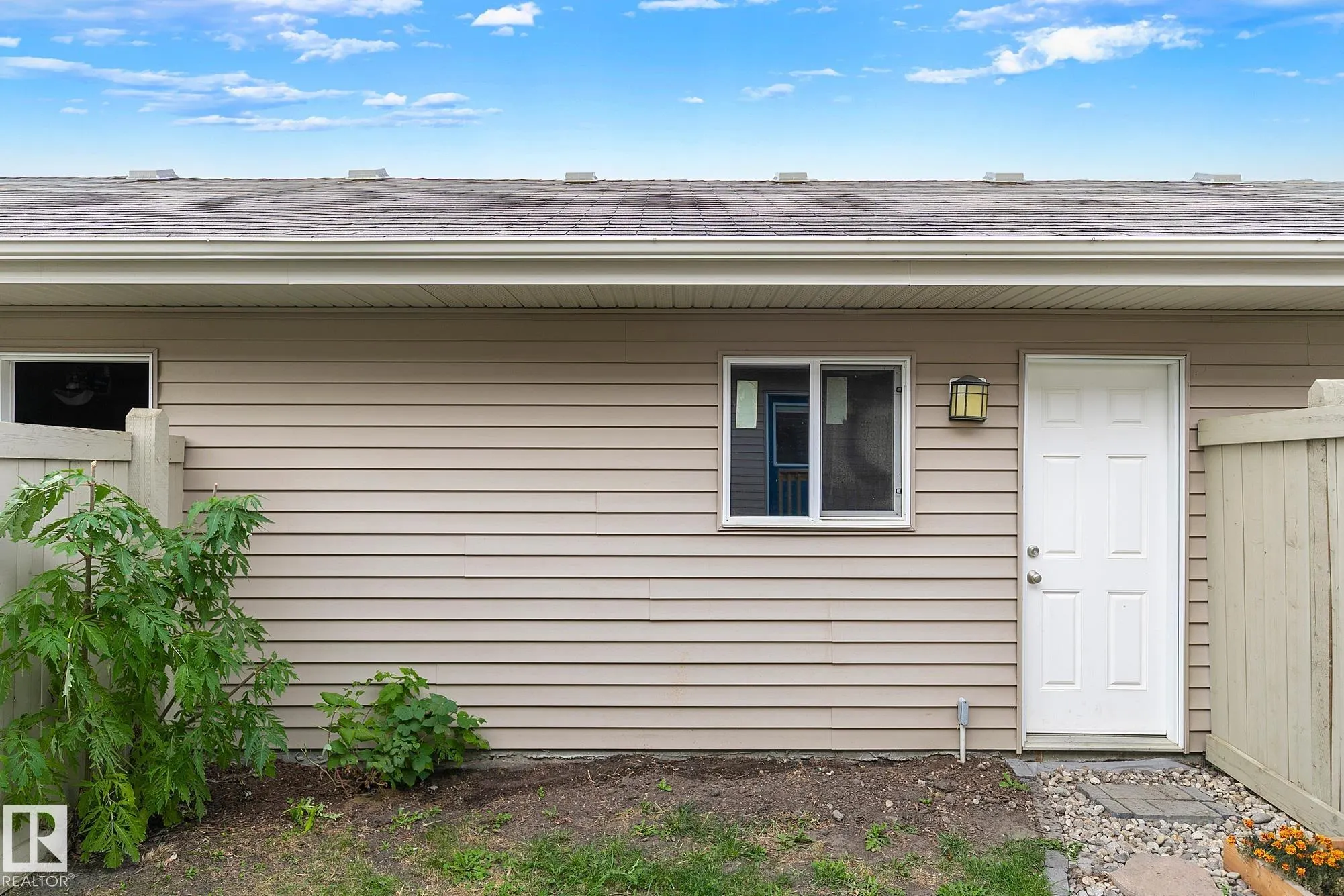 7388 EDGEMONT Way
