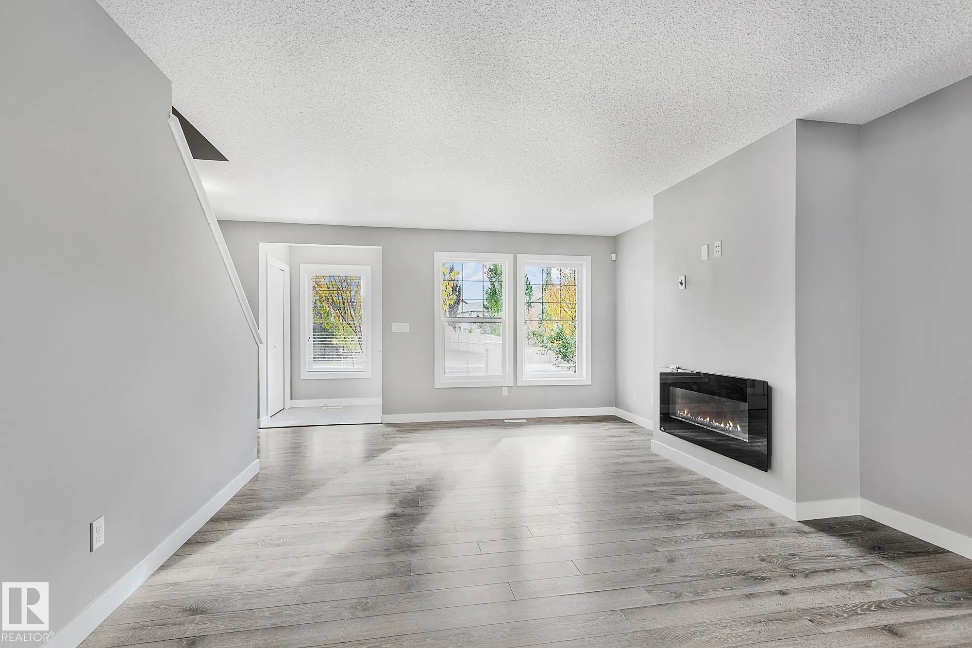 7388 EDGEMONT Way