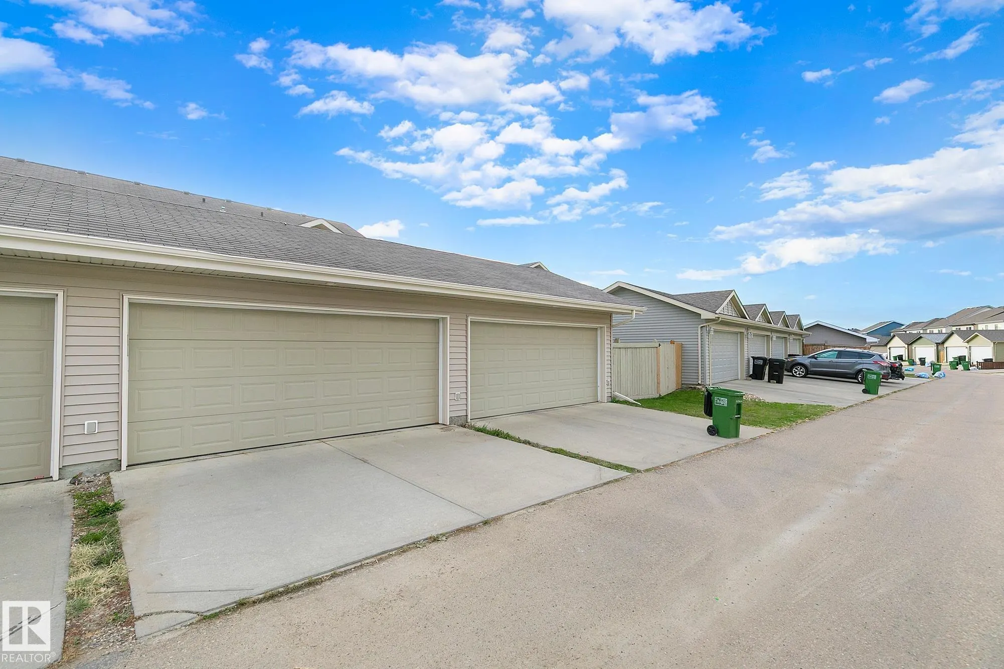 7388 EDGEMONT Way