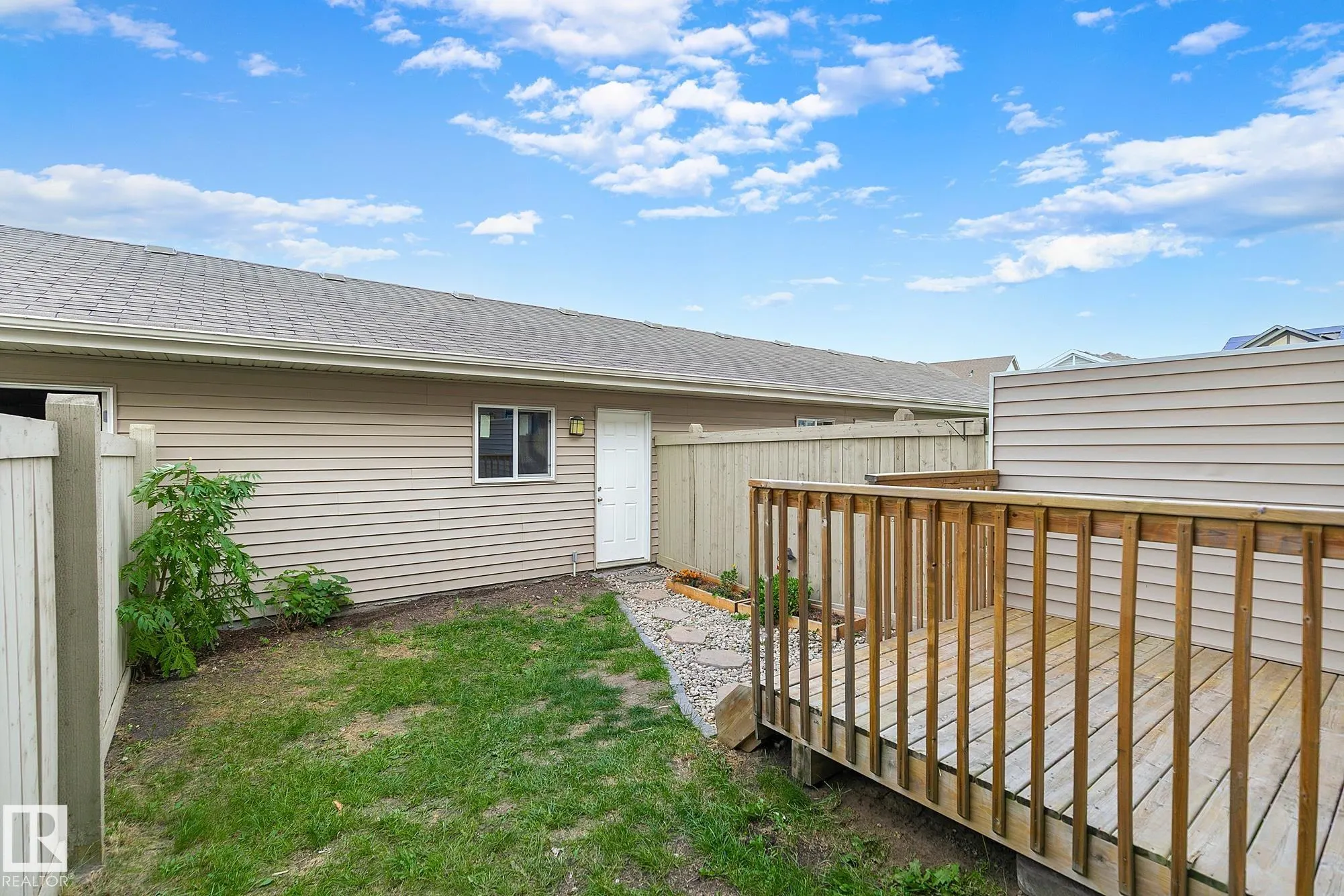 7388 EDGEMONT Way