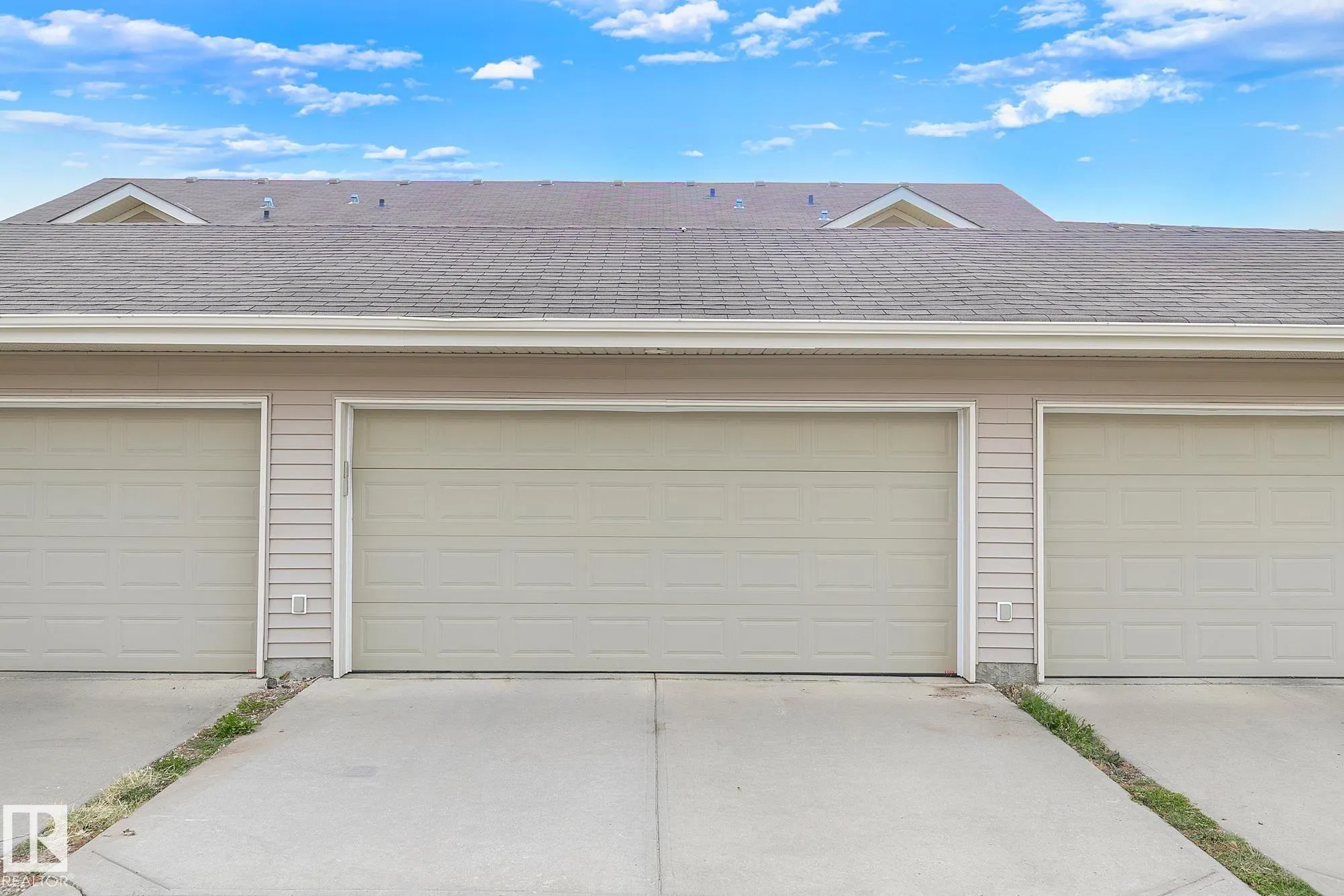 7388 EDGEMONT Way