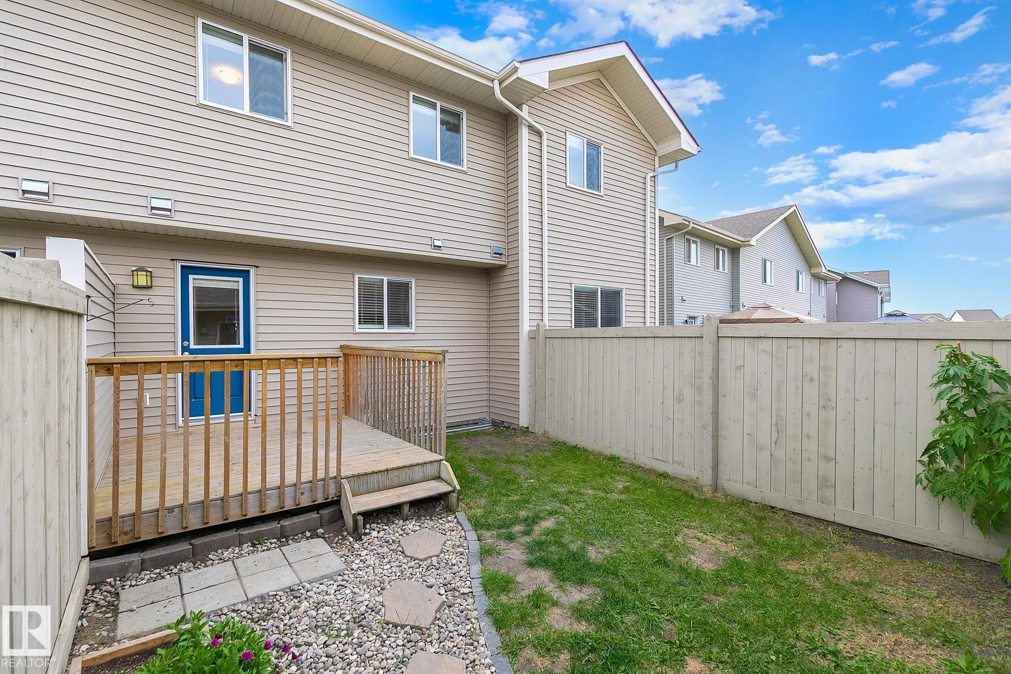 7388 EDGEMONT Way