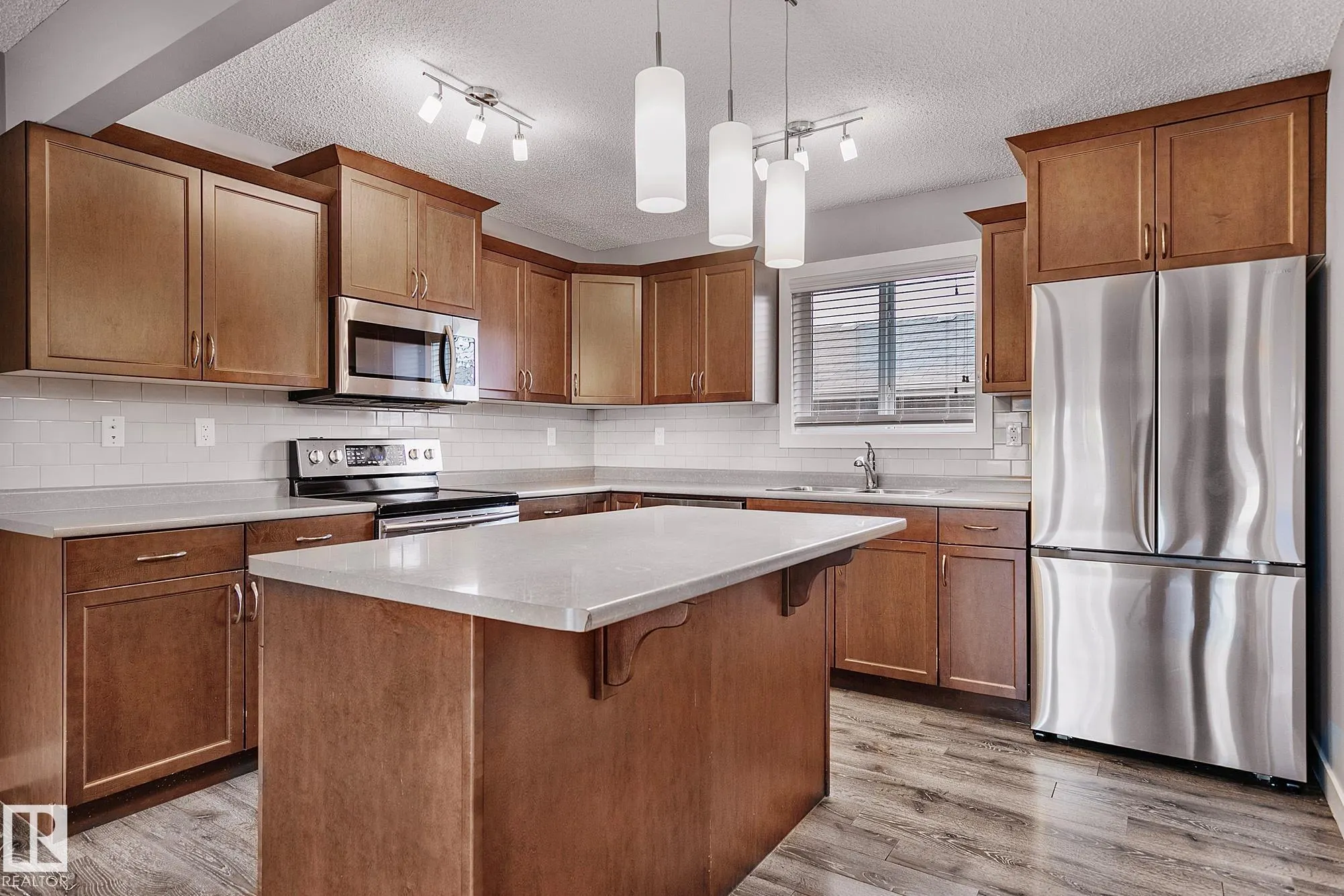 7388 EDGEMONT Way