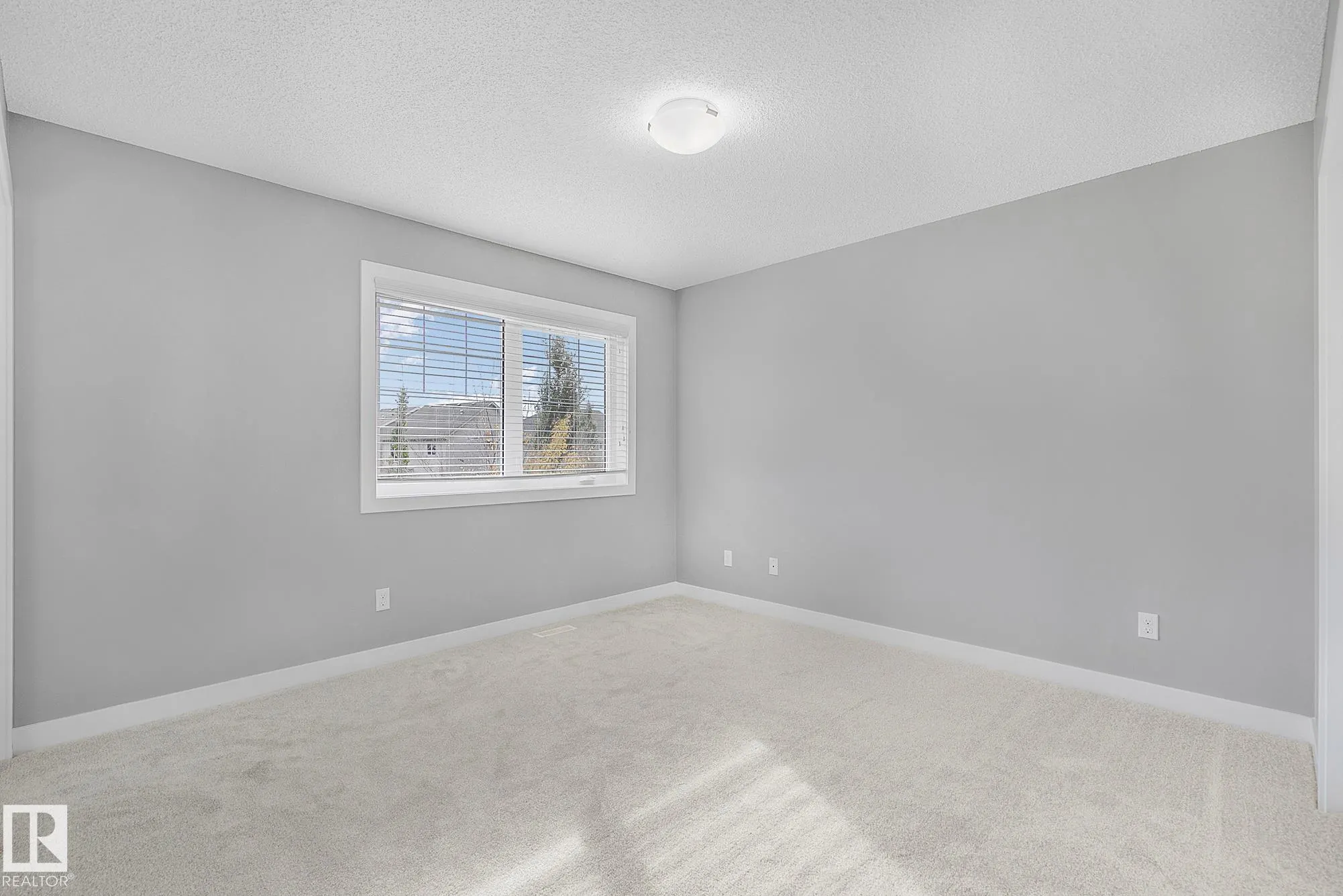 7388 EDGEMONT Way