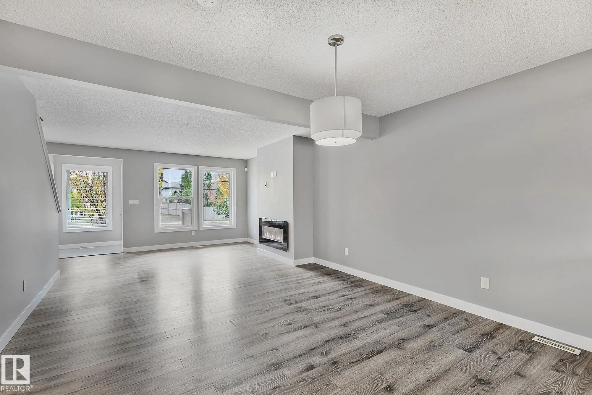 7388 EDGEMONT Way