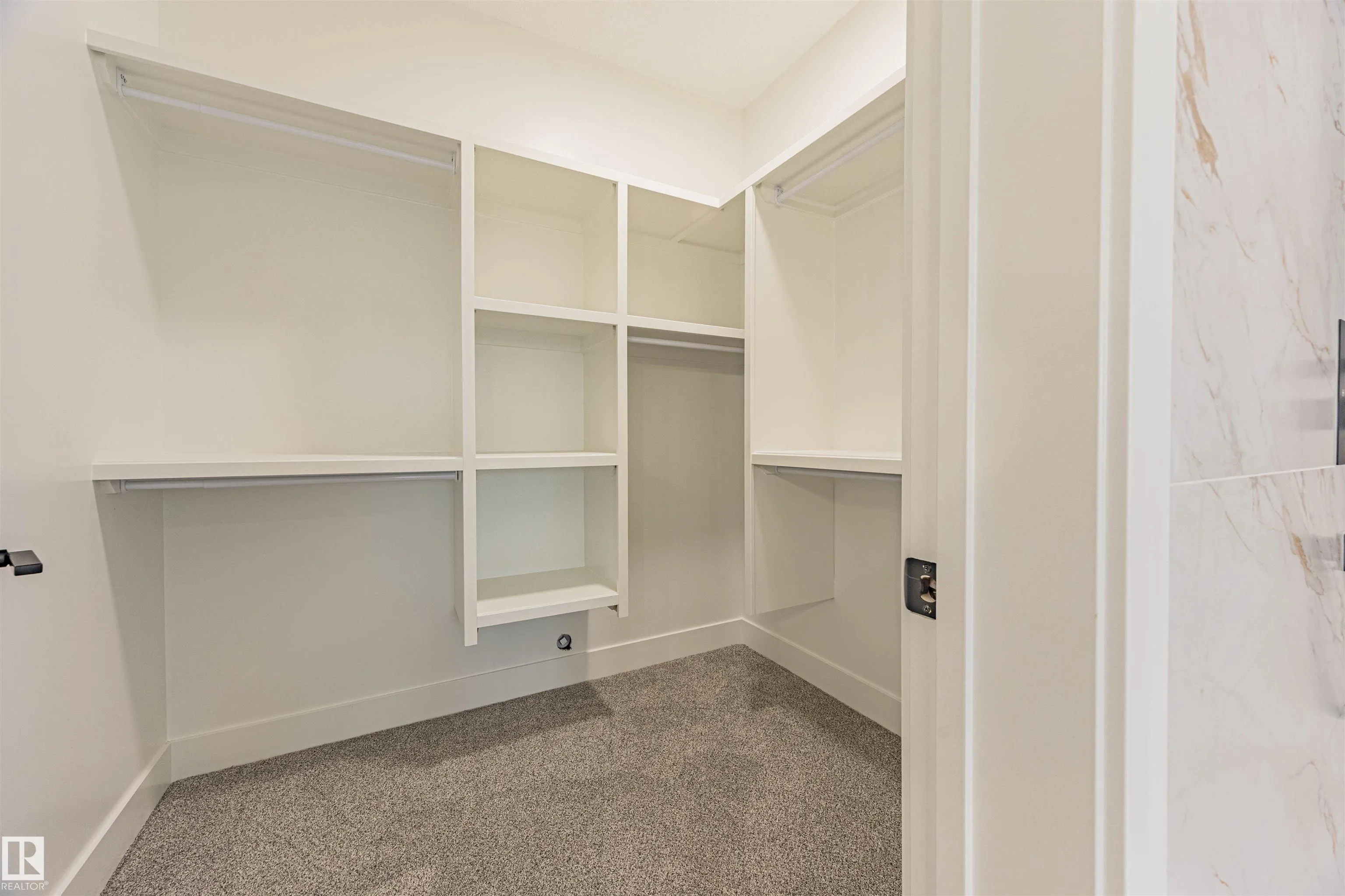 17 BIRKSHIRE Crescent