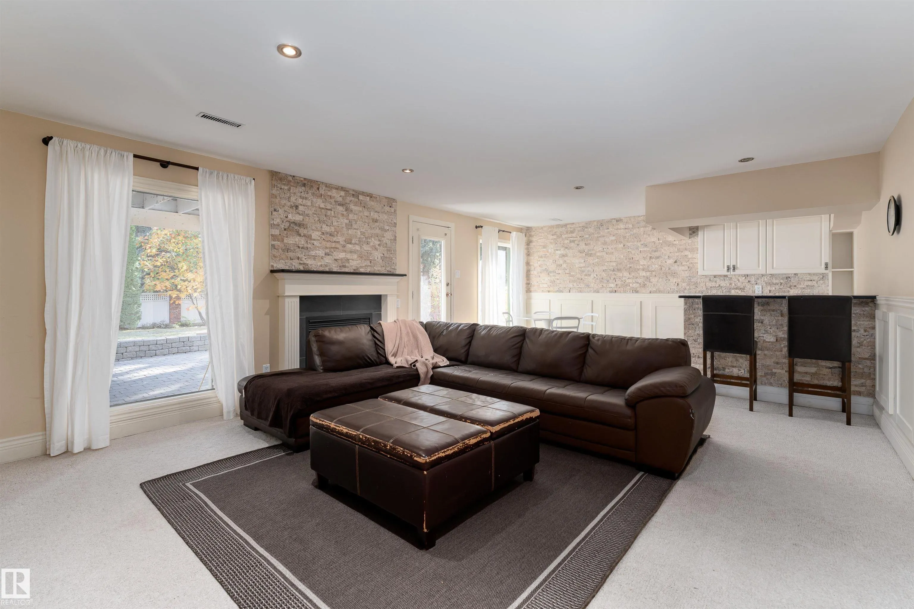 1 IRONGATE Place