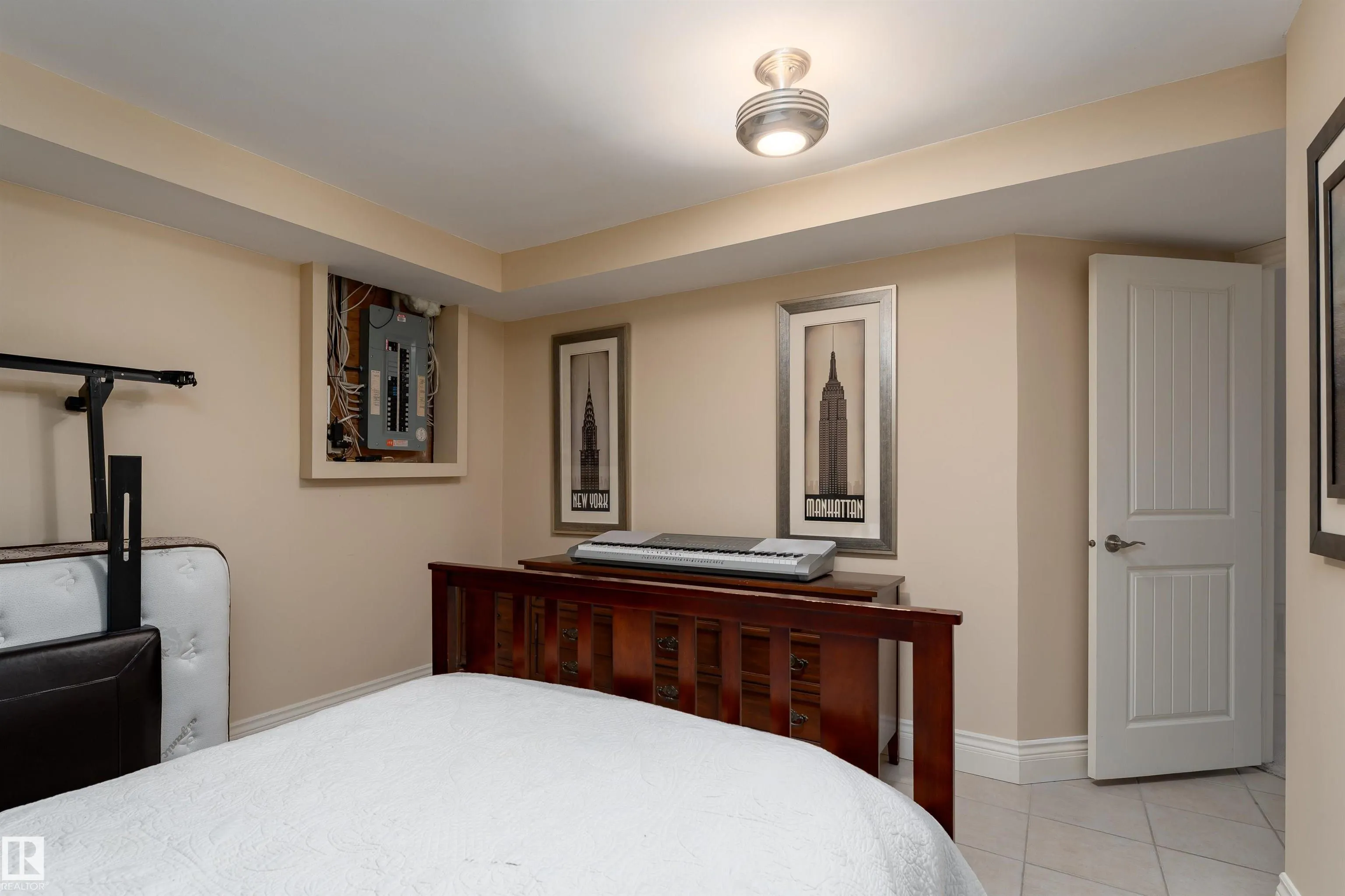1 IRONGATE Place