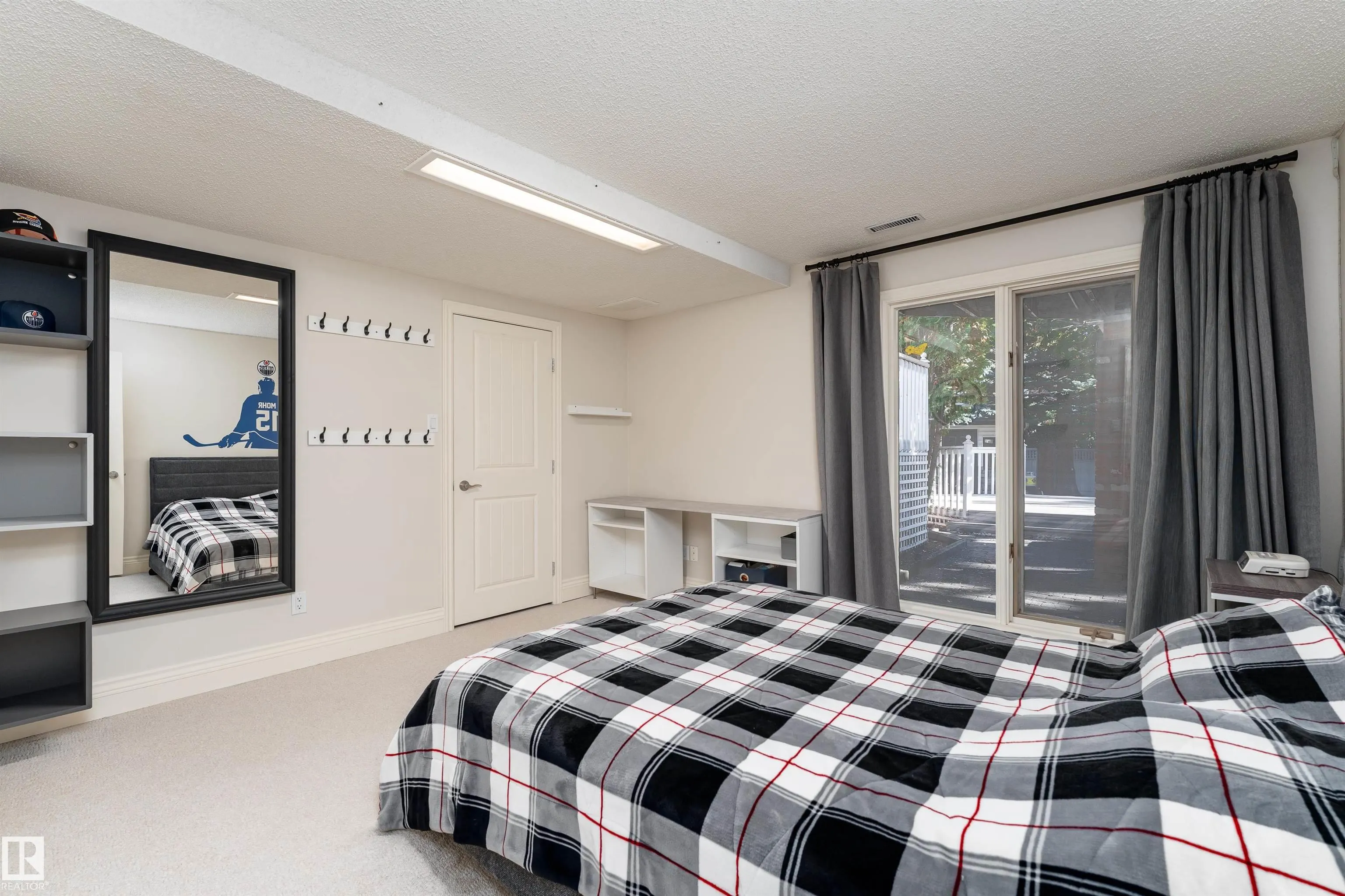 1 IRONGATE Place