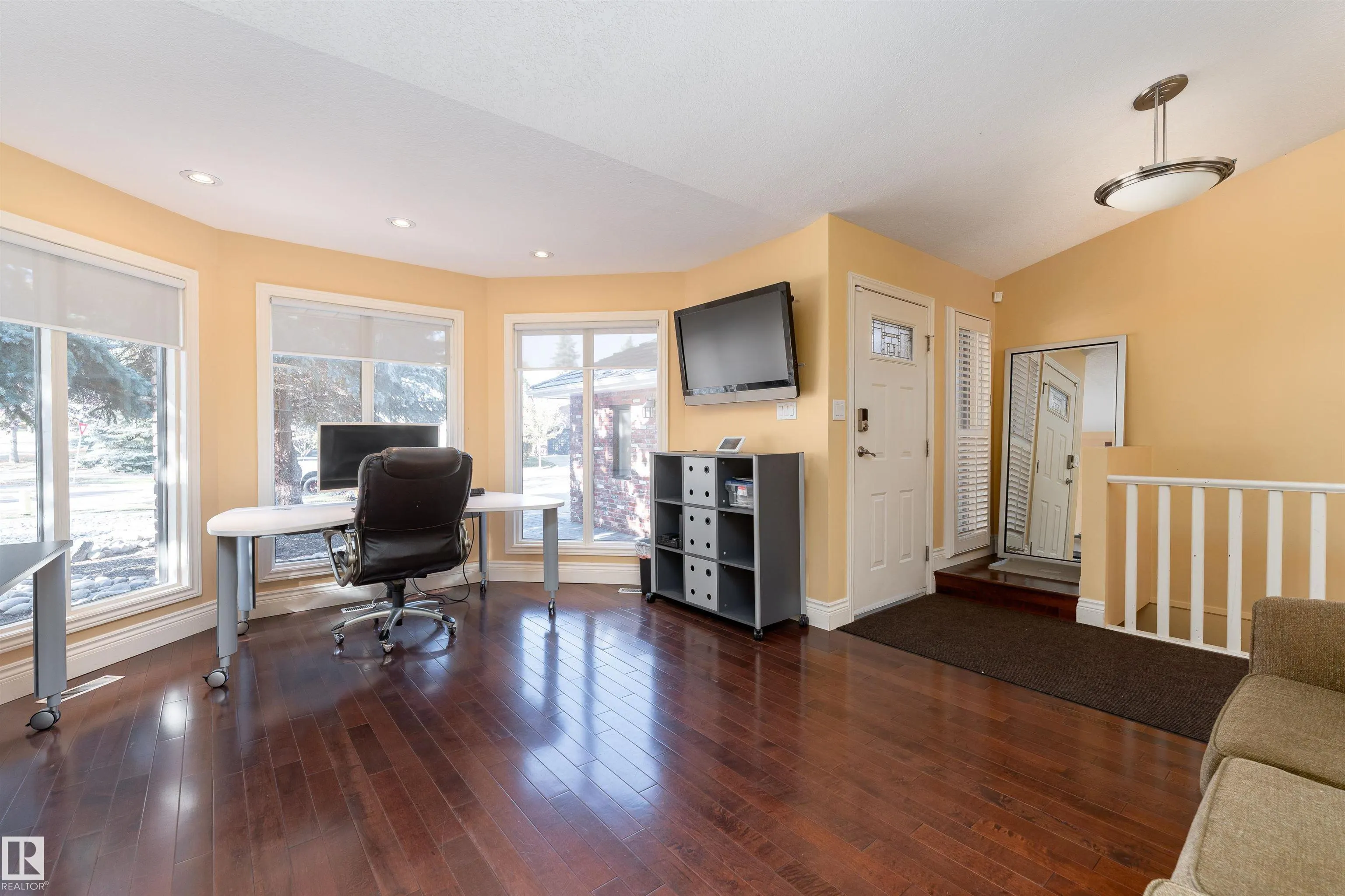1 IRONGATE Place