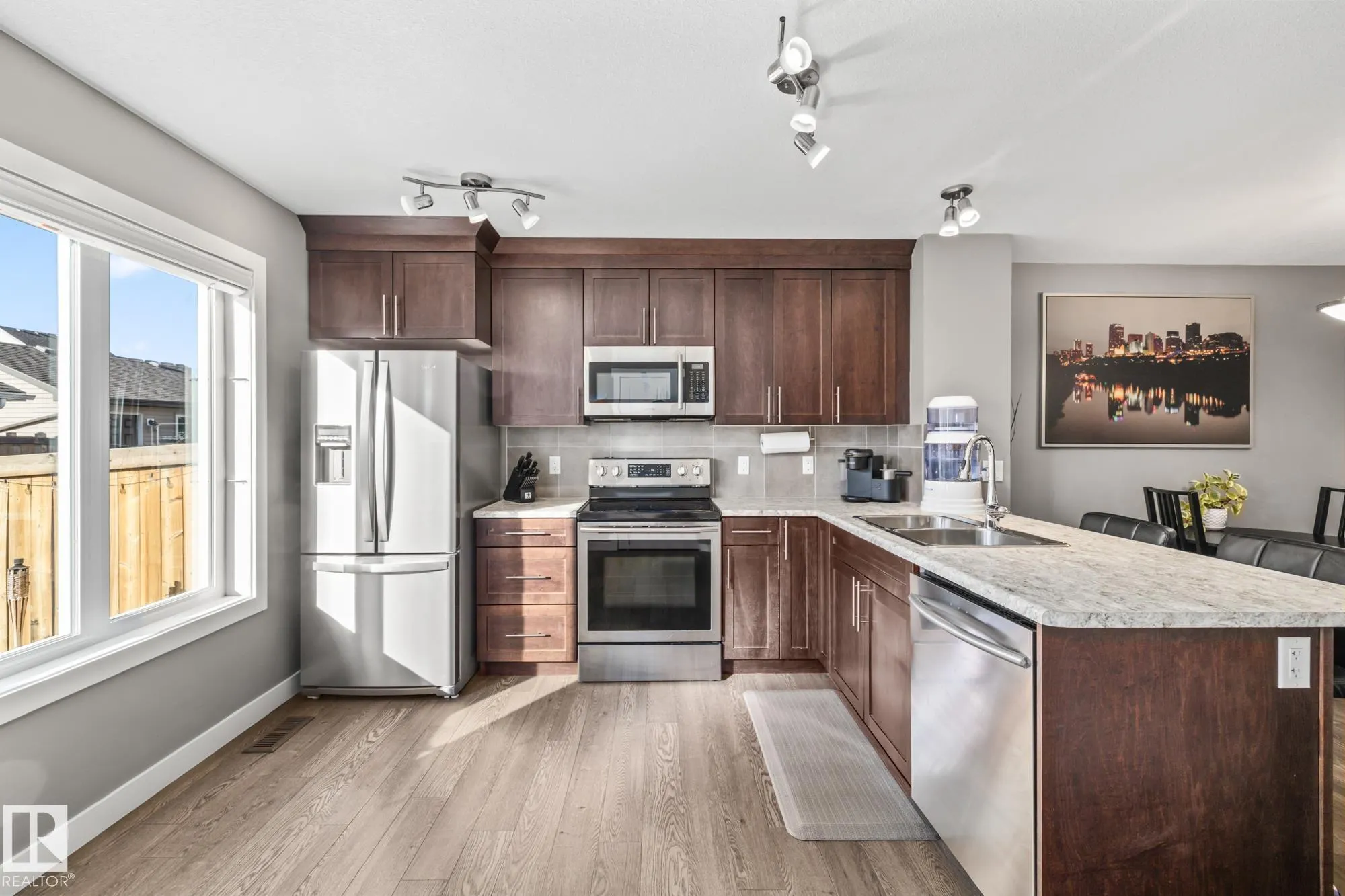 7358 EDGEMONT Way