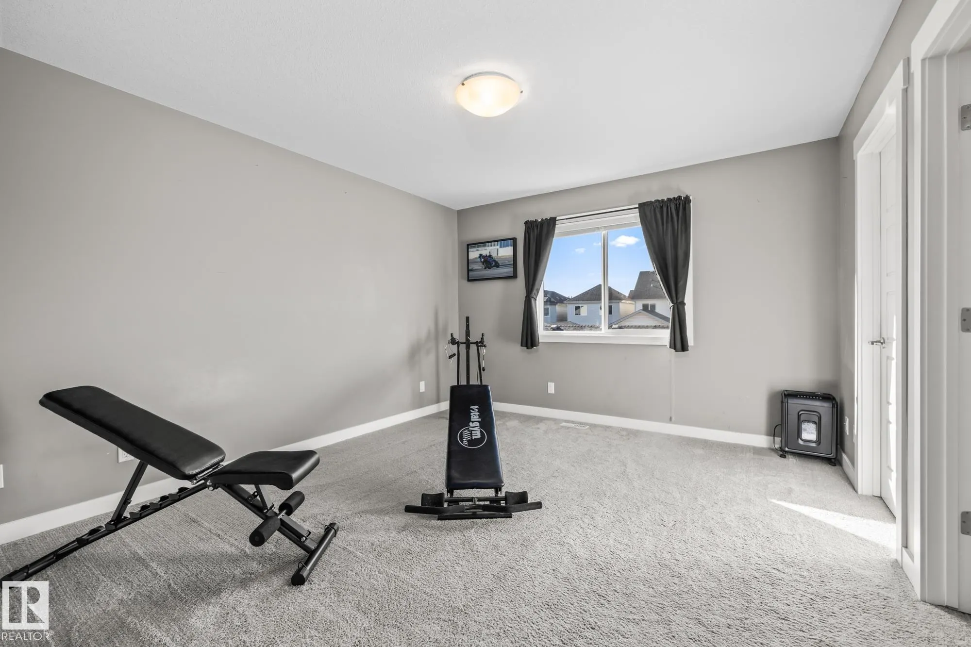 7358 EDGEMONT Way