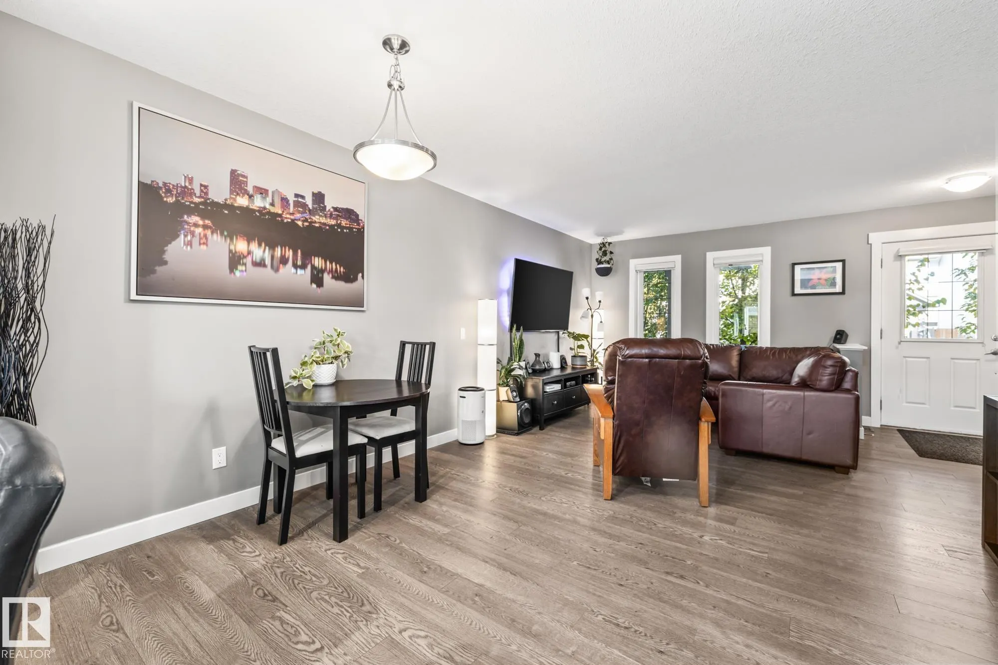 7358 EDGEMONT Way