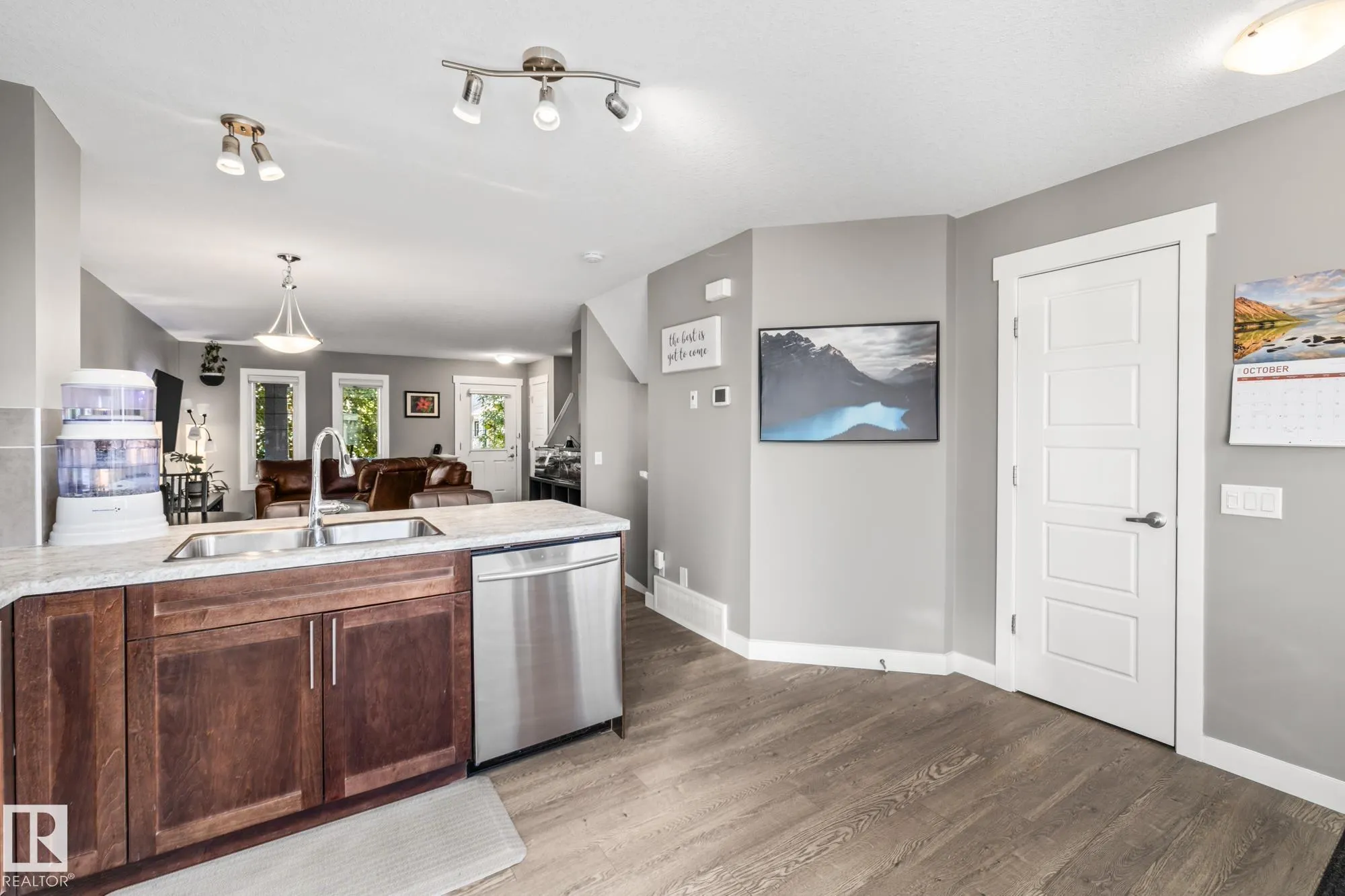 7358 EDGEMONT Way