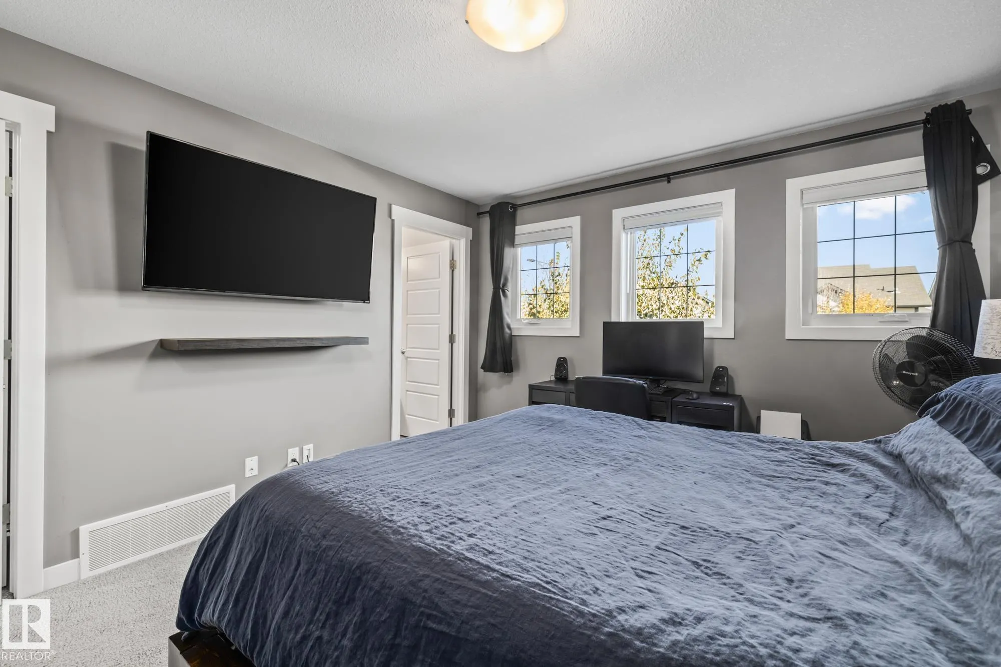 7358 EDGEMONT Way