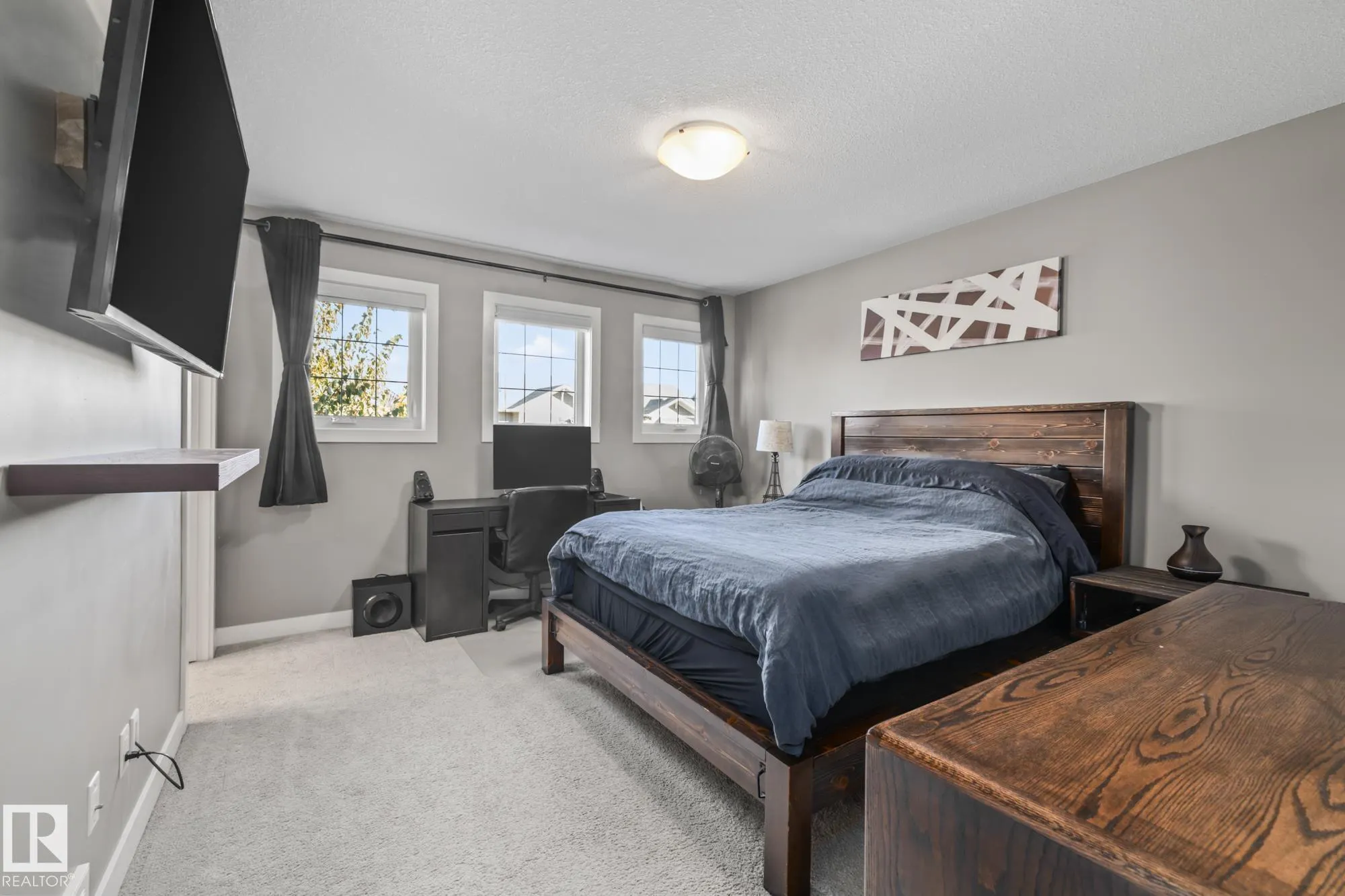 7358 EDGEMONT Way