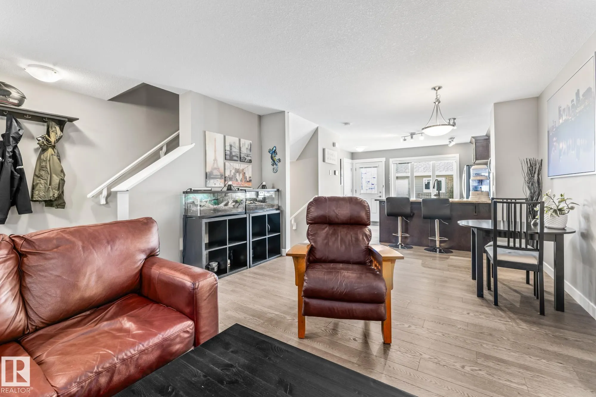 7358 EDGEMONT Way