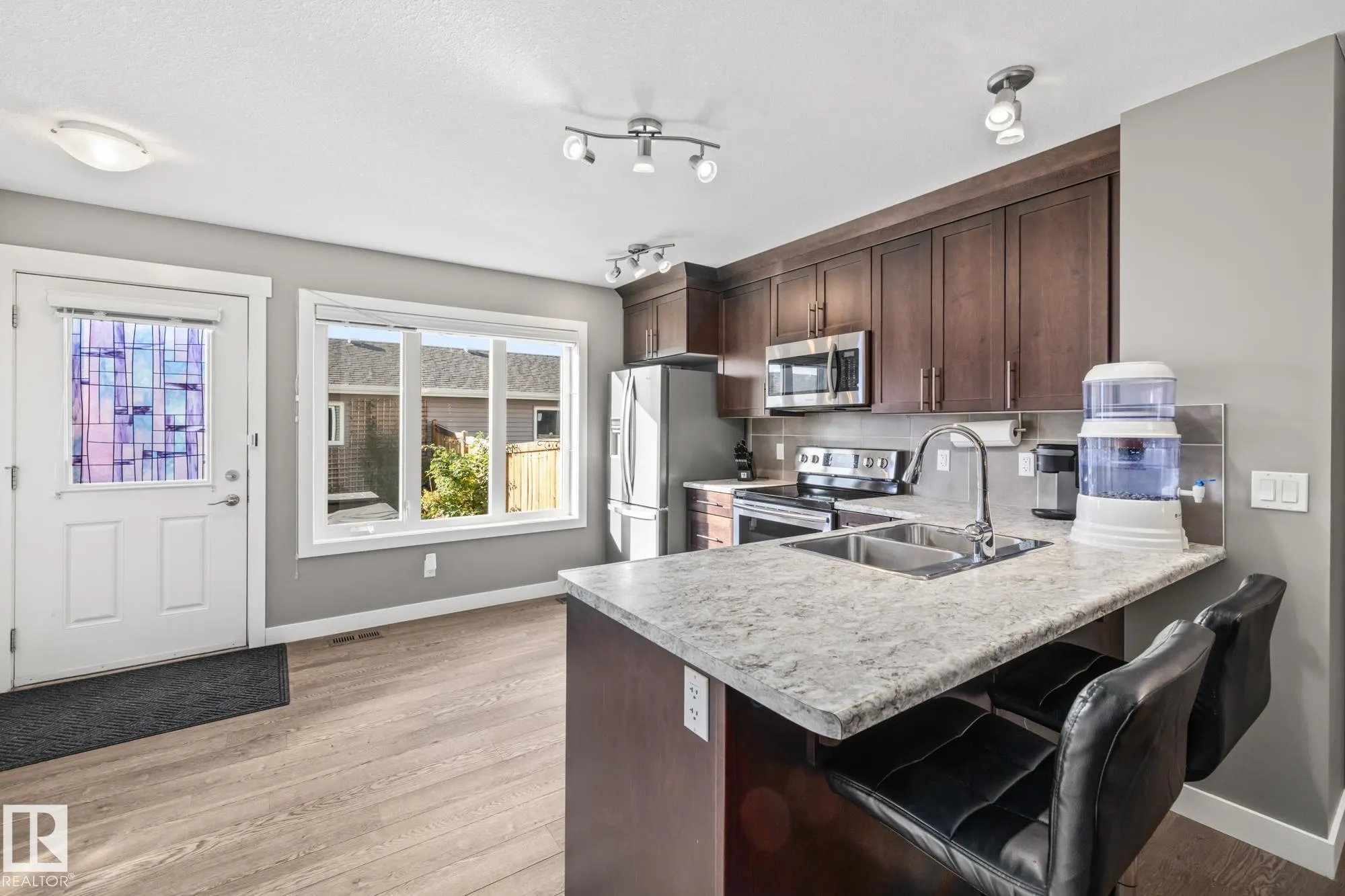 7358 EDGEMONT Way