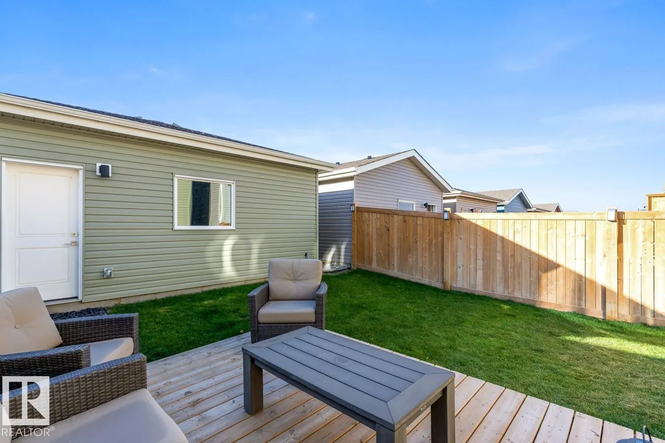 633 MEADOWVIEW Drive