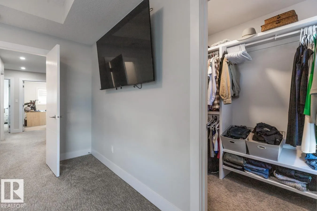 633 MEADOWVIEW Drive