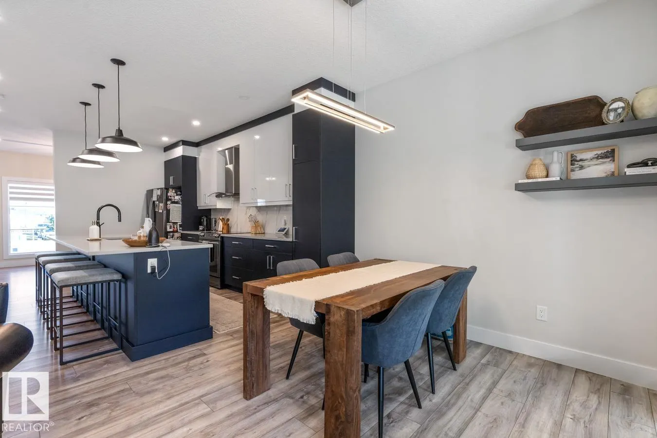 633 MEADOWVIEW Drive