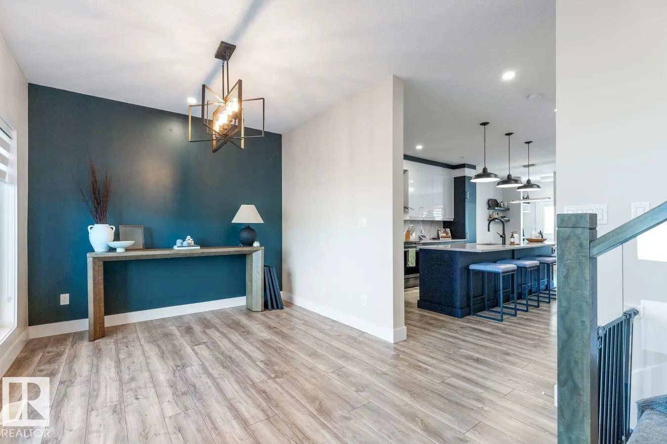 633 MEADOWVIEW Drive