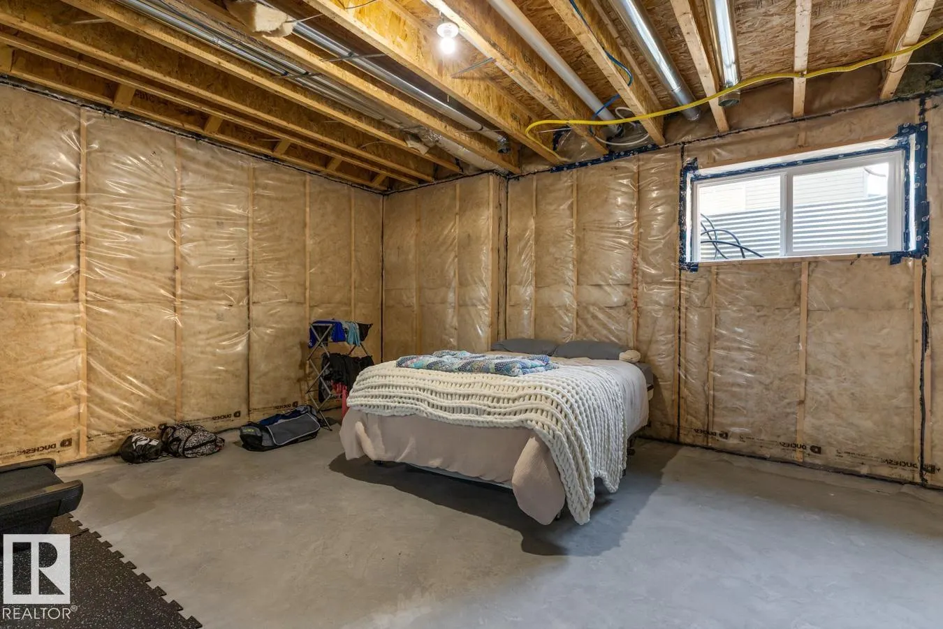 633 MEADOWVIEW Drive