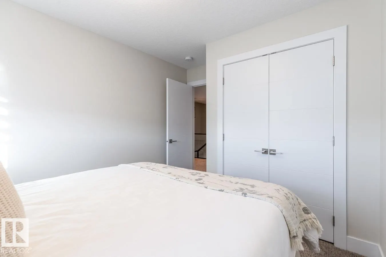 633 MEADOWVIEW Drive