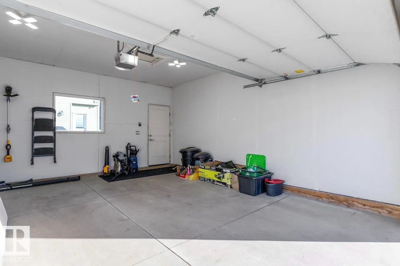 633 MEADOWVIEW Drive