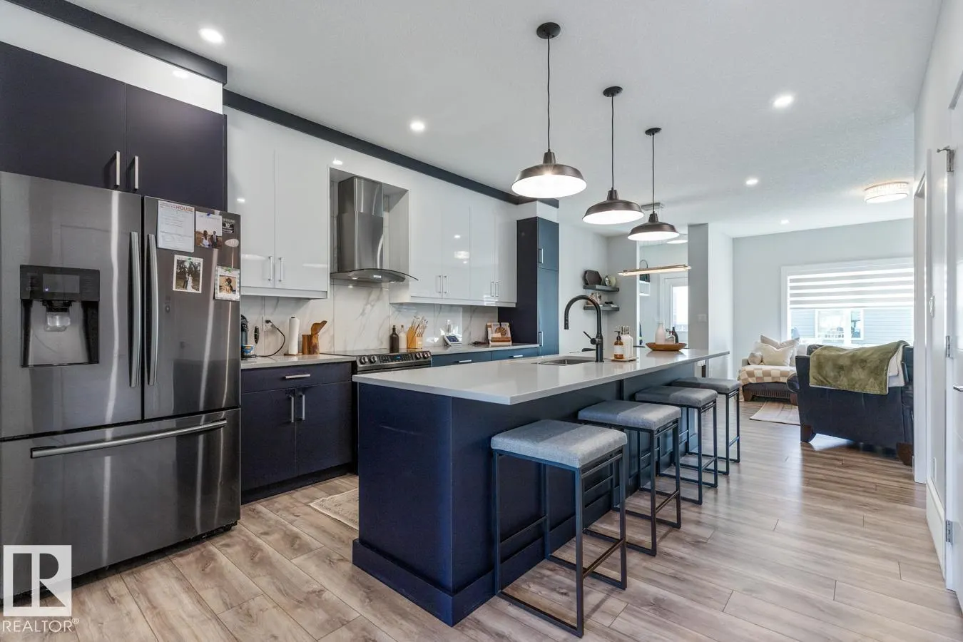 633 MEADOWVIEW Drive